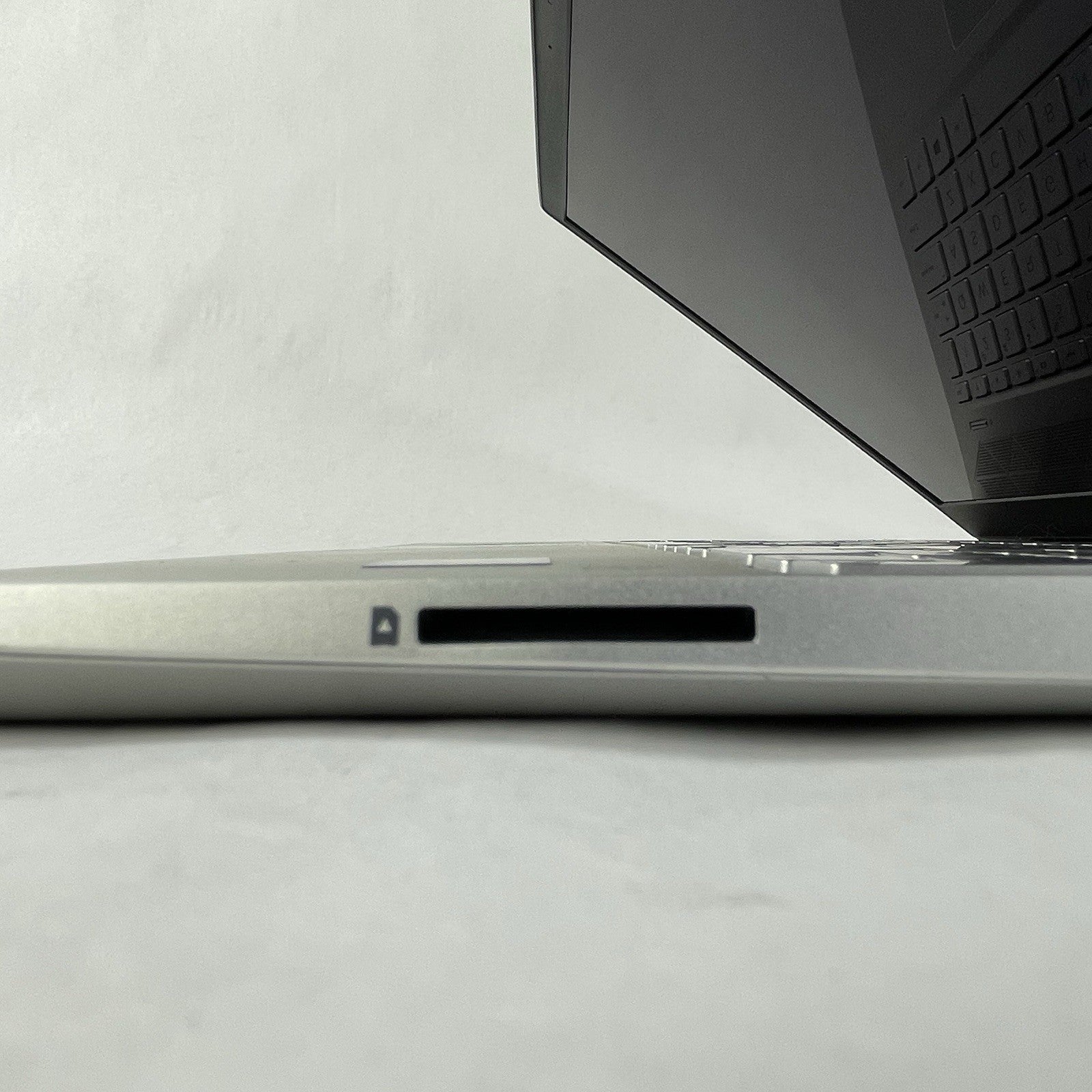 HP Pavilion 15-cs2082cl 15.6" i7-8565U 1.80 GHz 8 GB RAM No SSD/OS/AC6