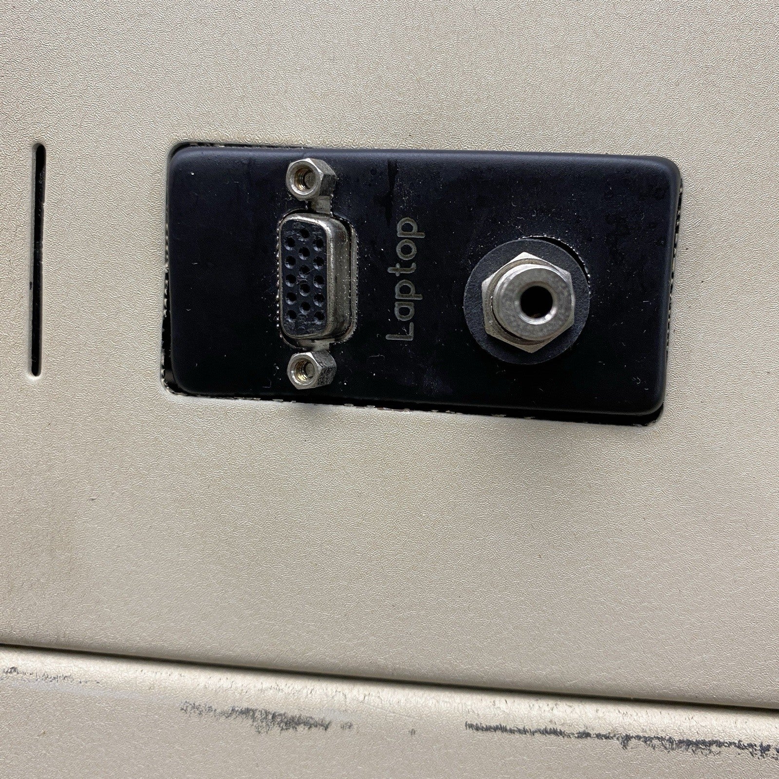 Middle Atlantic TOR-3-20SBK-13965 3SP Tilt Out Wall Rack Electronic Enclosure5