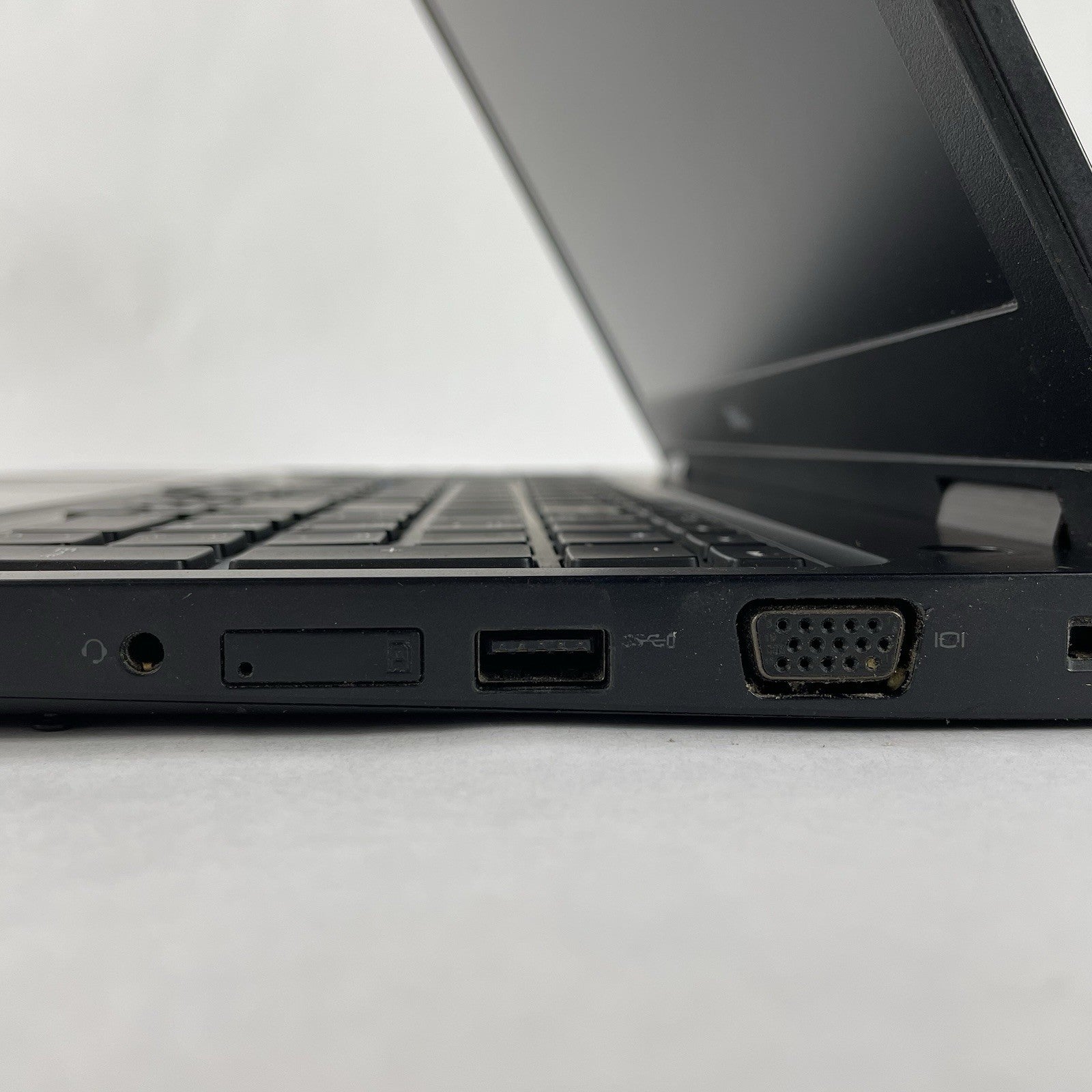 Dell Latitude 5580 15.6" i5-7300U 2.60 GHz 8 GB RAM No SSD/OS9