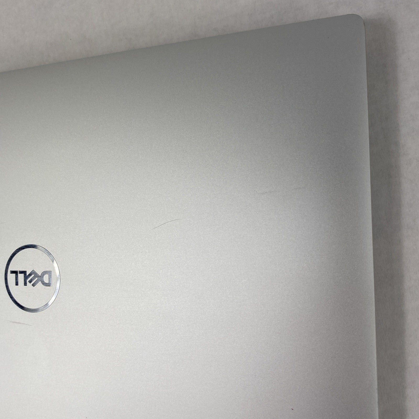 Dell XPS 9320 13.3" Touch i7-1260P 3.26 GHz 16 GB No HDD No OS