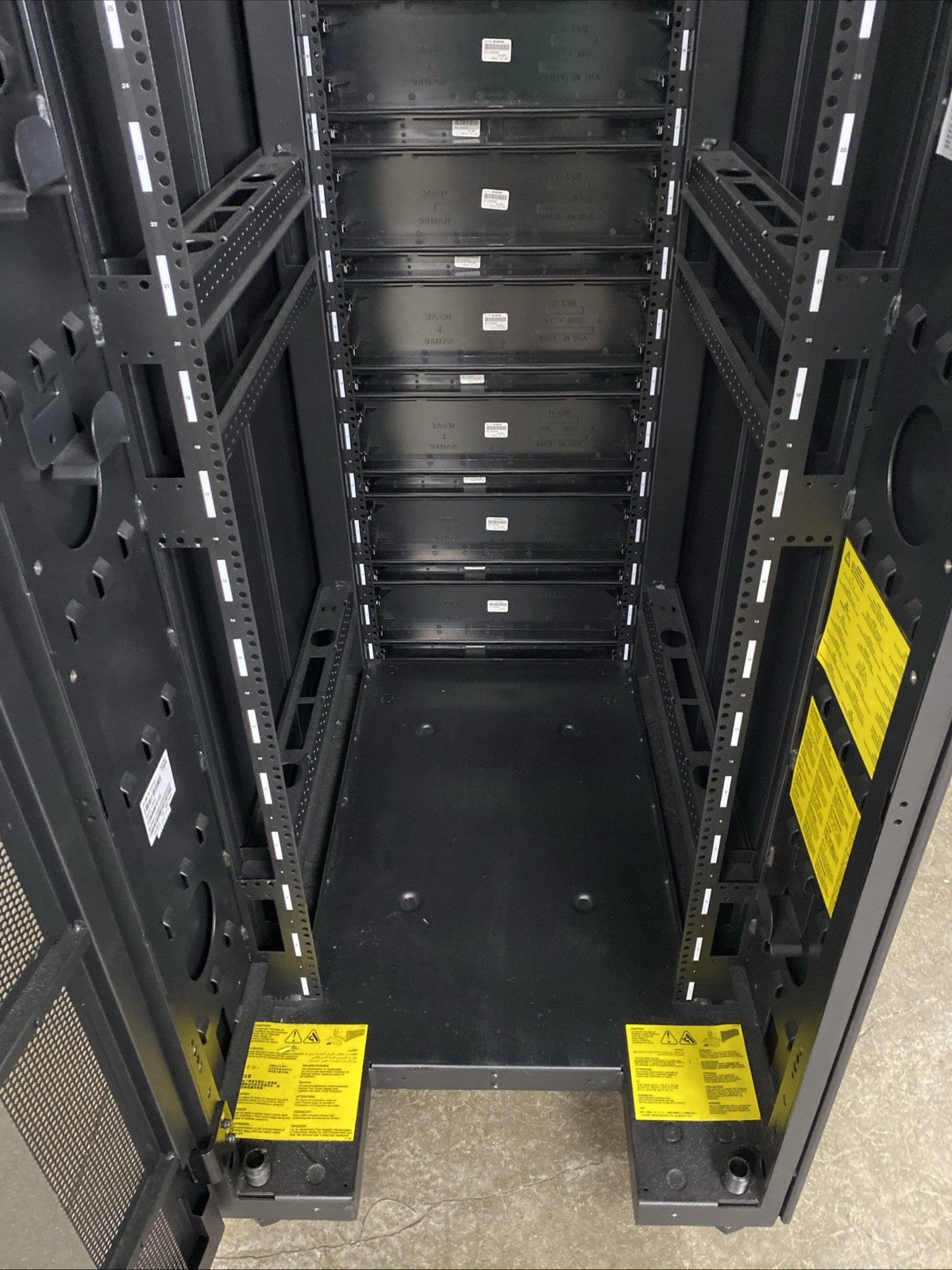 IBM 45D3122 36U Rack IT Network Server Cabinet
