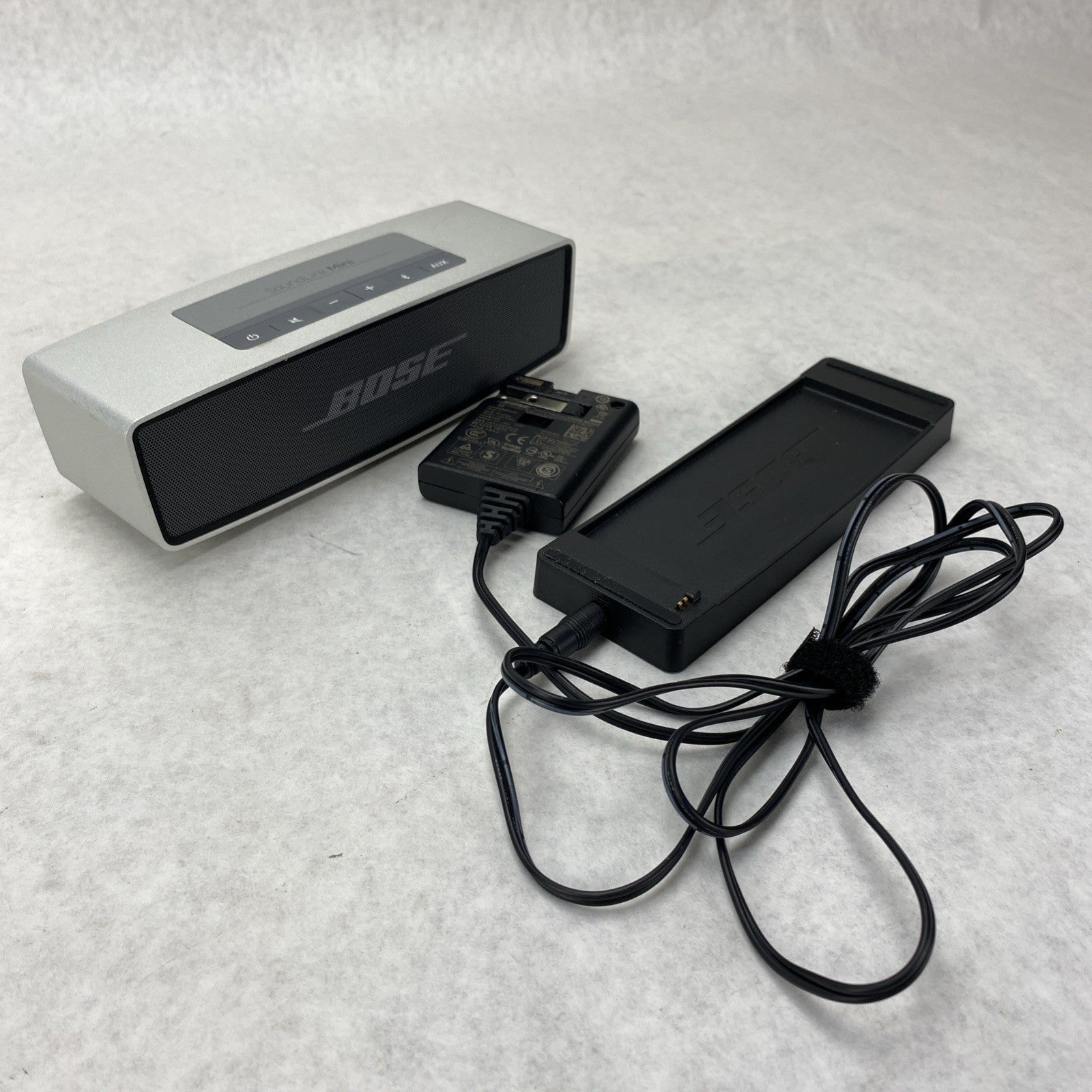 Bose SoundLink Mini 413295 Bluetooth and Aux Speaker With Charging Cradle0