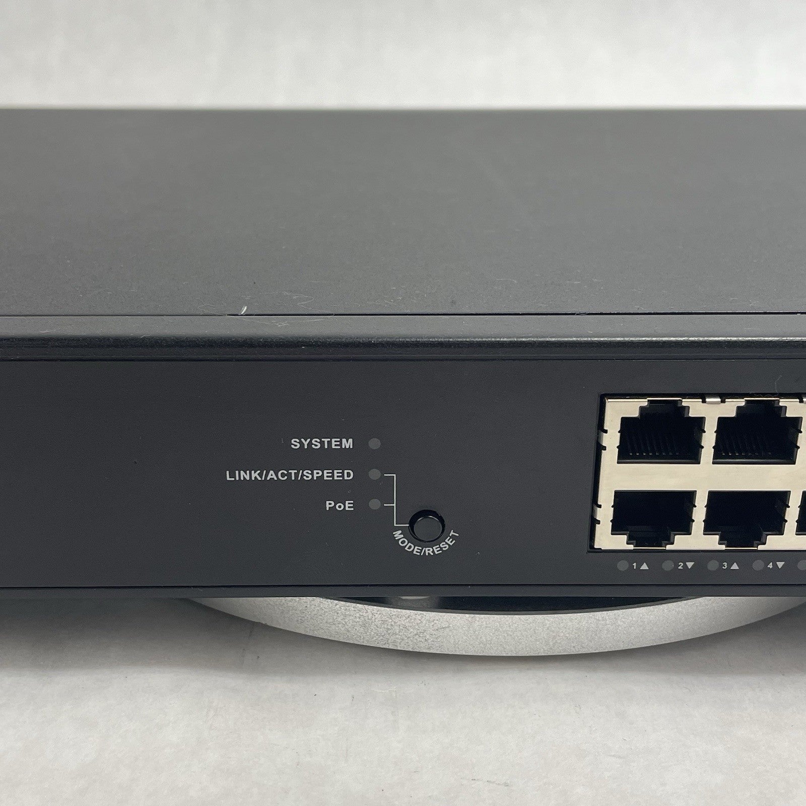 Lantronix SM24TAT2SA-VT 24-Port Managed Gigabit Ethernet PoE+ Tested & Reset3