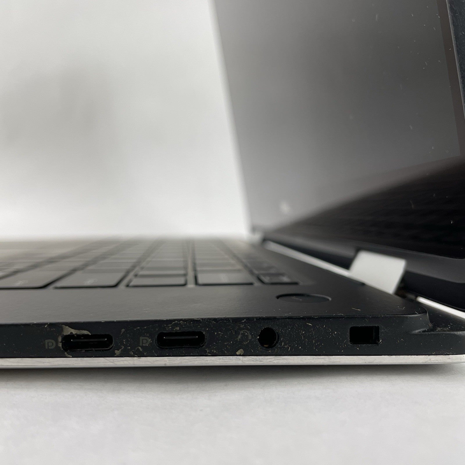 Dell XPS 15 9575 2-in-1 15.6" i5-8305G 2.80 GHz 8 GB RAM No SSD/OS/AC/Battery10