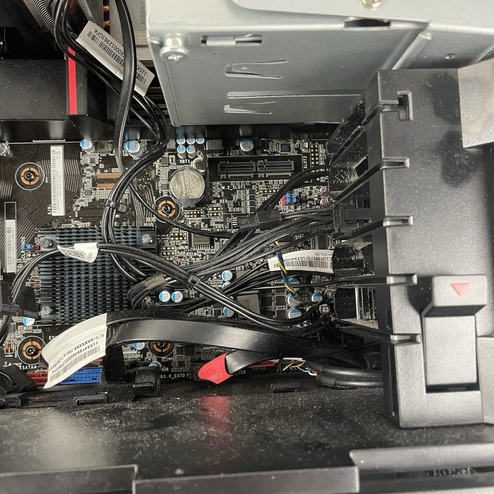Lenovo ThinkStation P720 2x Xeon Silver 4110 2.10 GHz 32 GB RAM No GPU/HDD16