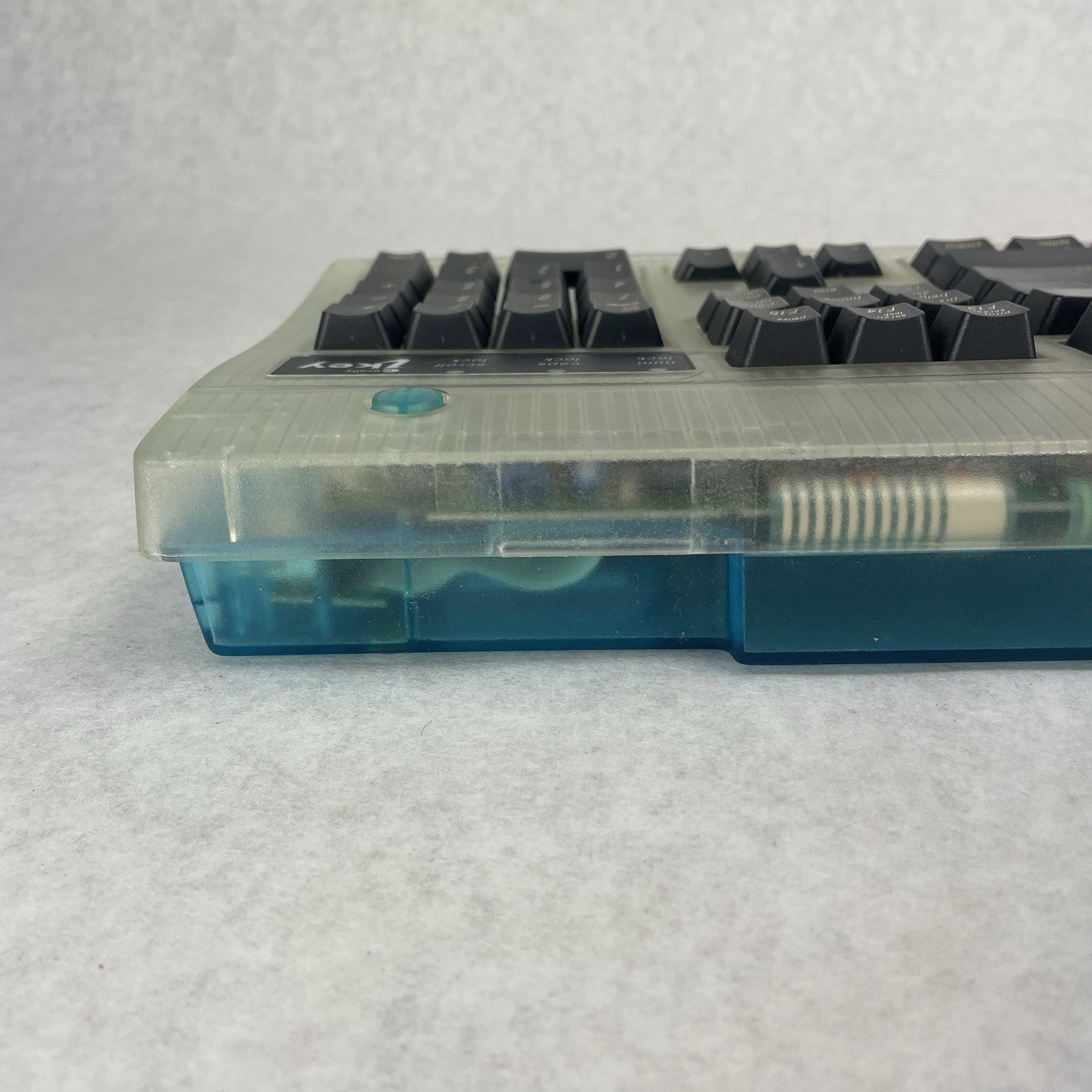 Macally iKey Wired USB Keyboard