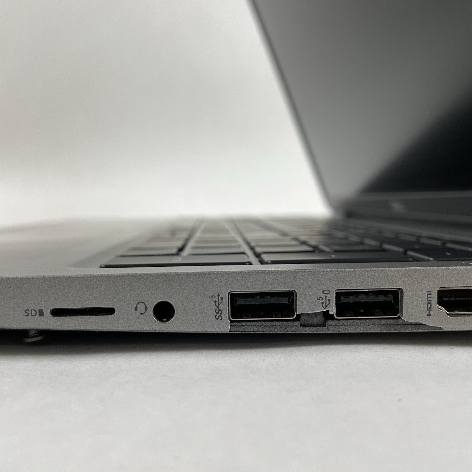 Dell Latitude 5530 15.6" i5-1245U 3.96 GHz 16 GB RAM No SSD/OS/AC - Bad Edge9