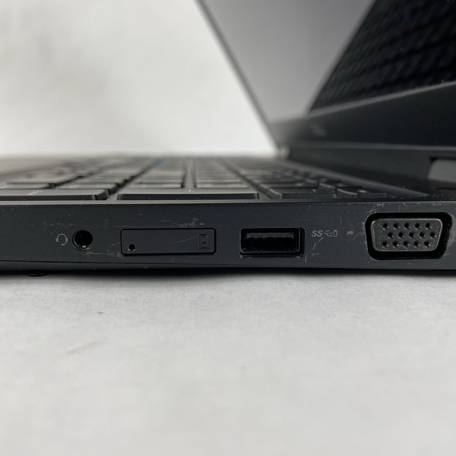 Dell Latitude 5590 15.6" i5-8250U 1.6 GHz 8GB RAM No SSD No OS - Bad Corner READ9
