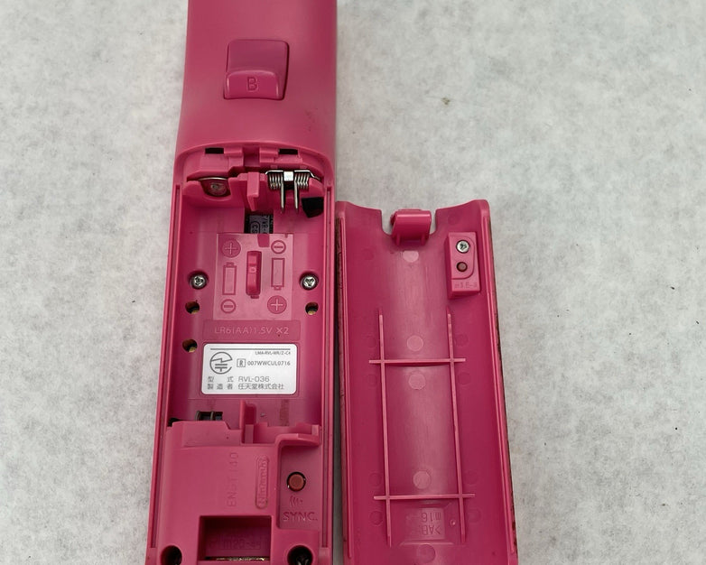Nintendo RVL-036 Wii Remote Pink Wii MotionPlus - Tested
