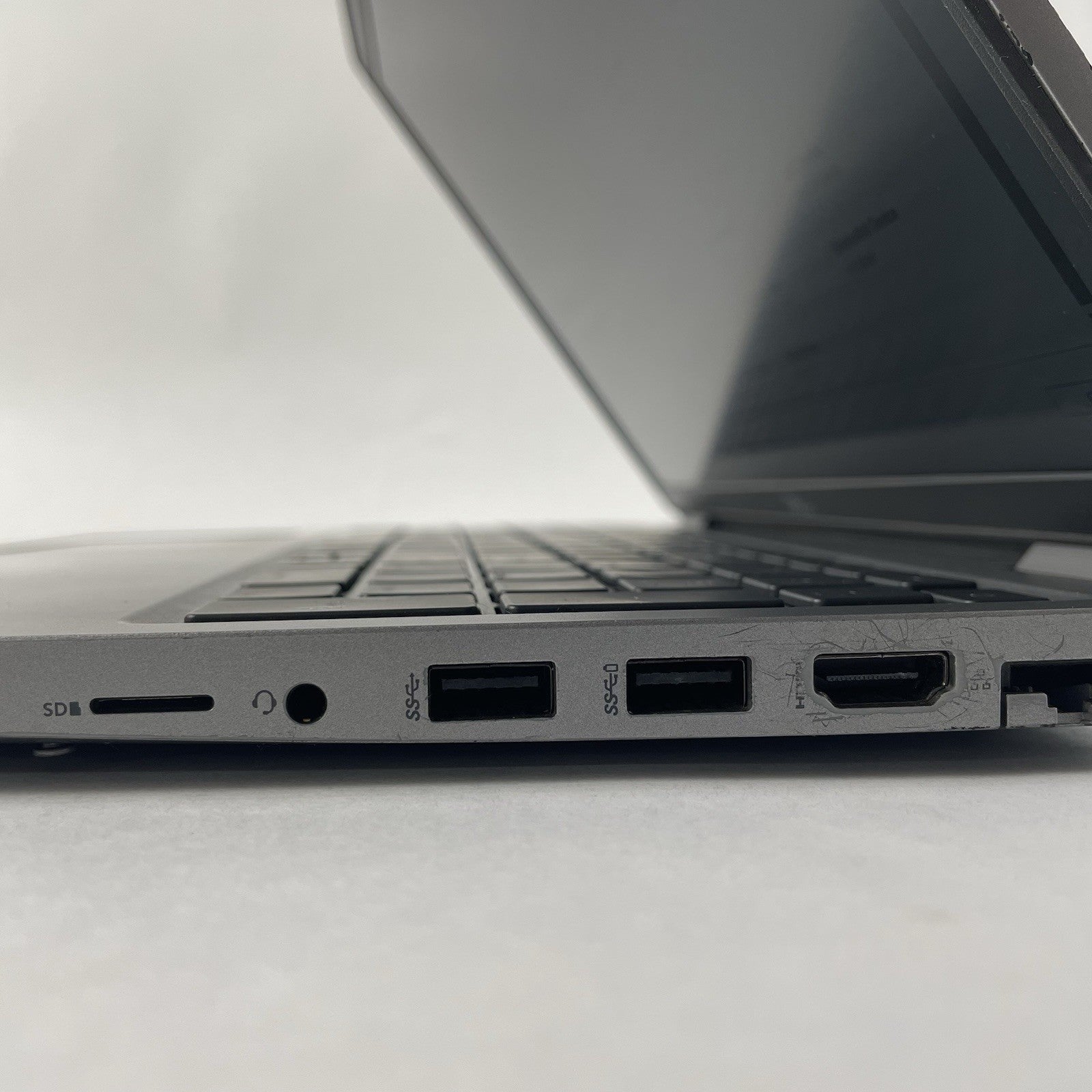 Dell Latitude 5520 15.6" i5-1135G7 2.40 GHz 16 GB RAM No SSD/OS/AC - Worn7