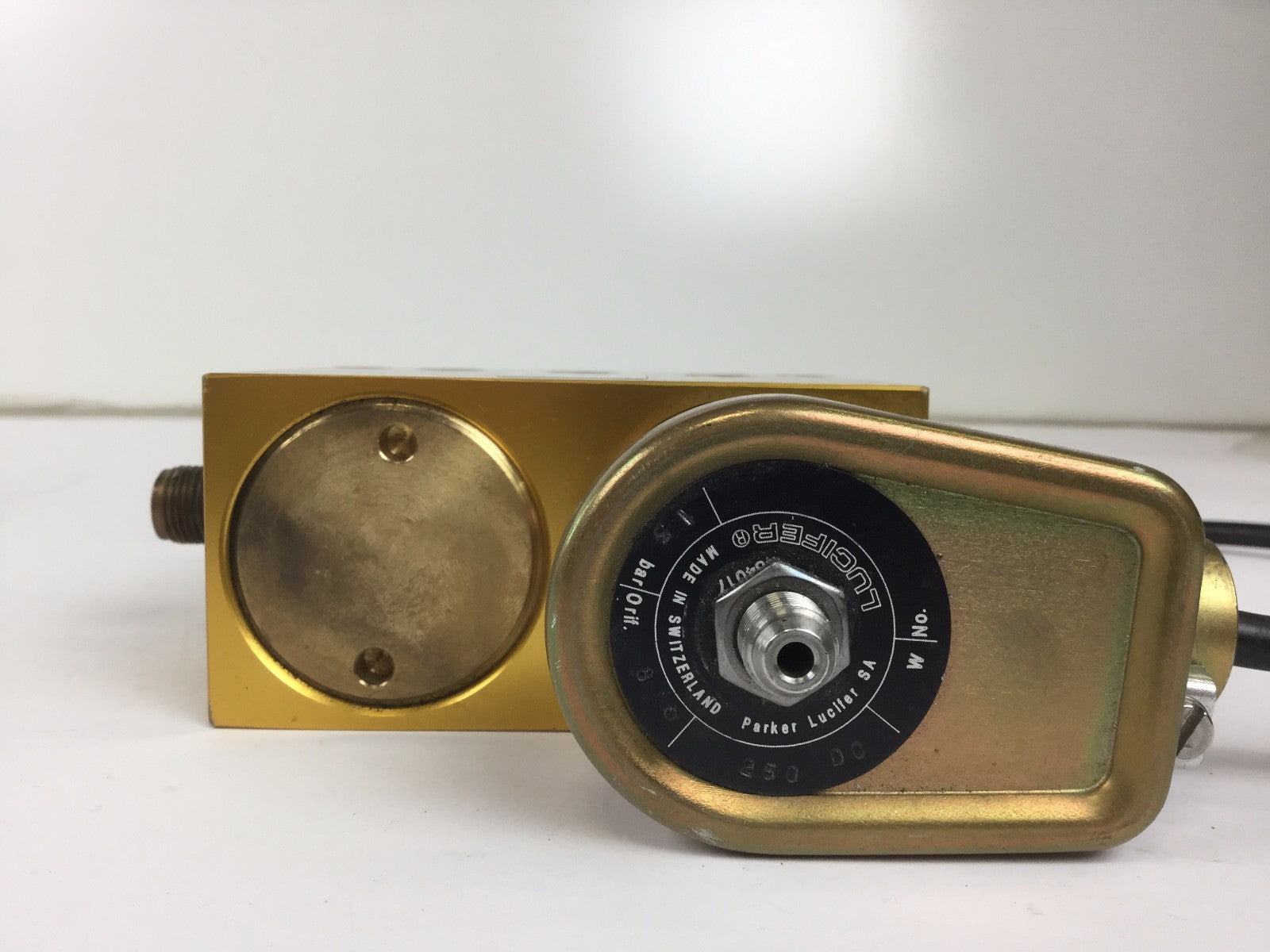 PARKER LUCIFER 345B04 488163N9 250 V= Directional Valve