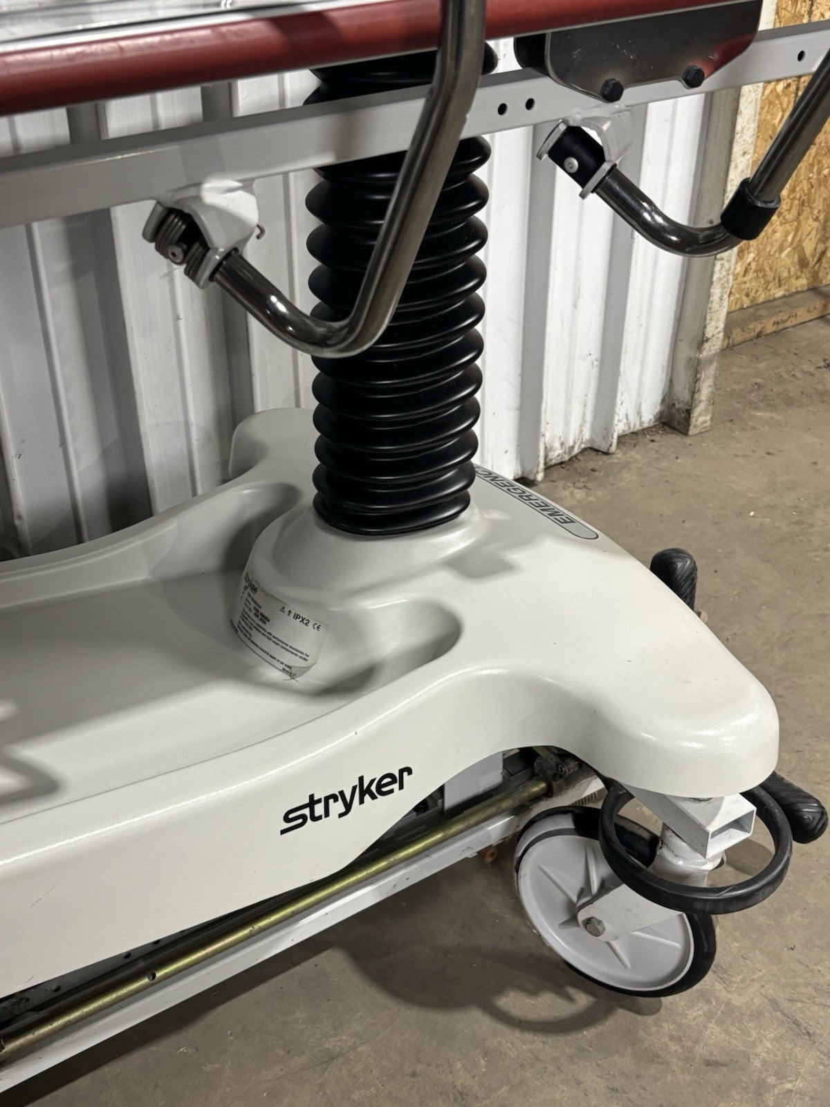 Stryker 1001 IPX2 Pedal Hydraulic Stretcher Deteriorated Rubber Wheels No Bed
