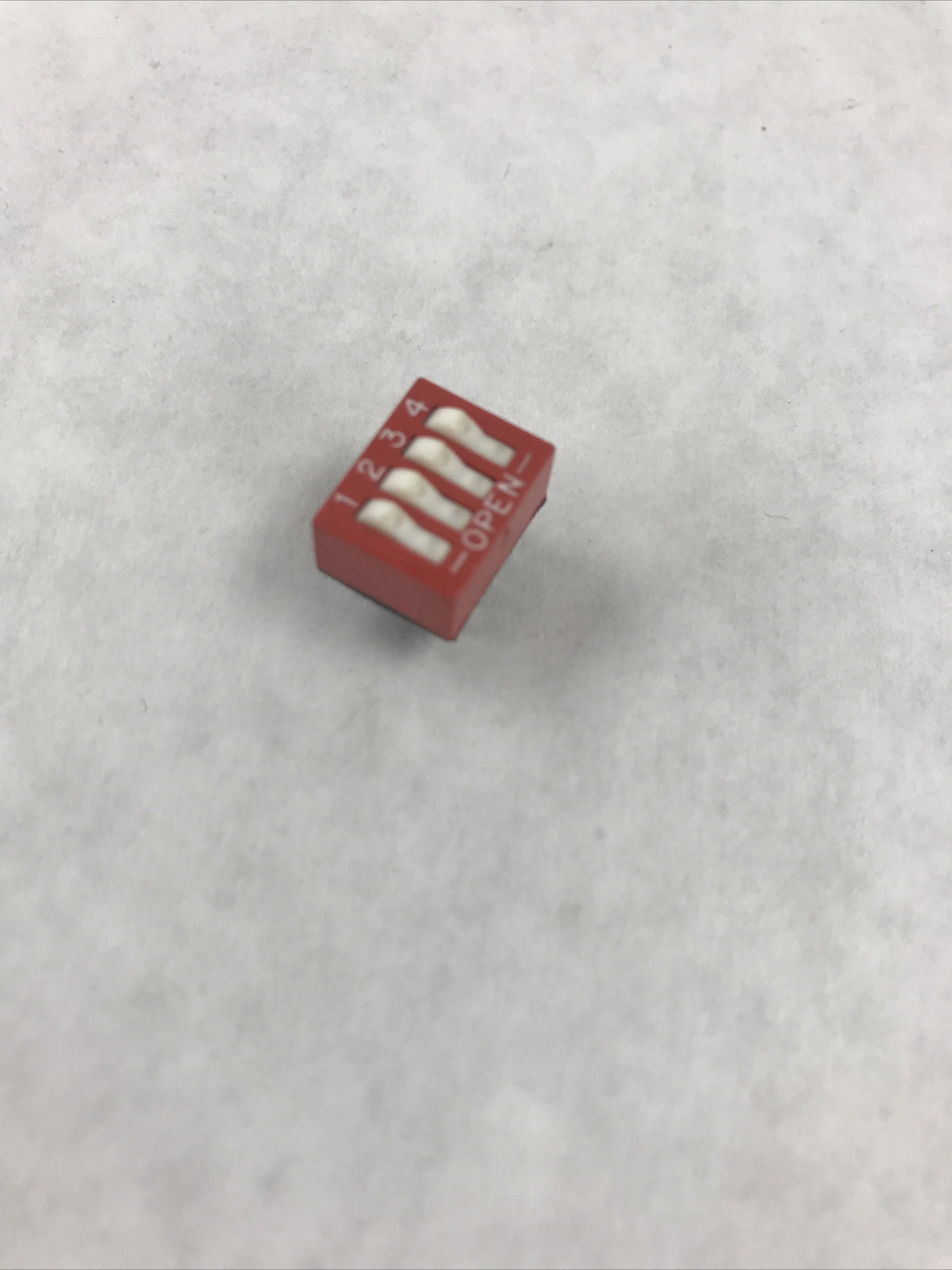 Lot of 22 Grayhill 76SB04S Switch DIP ON OFF SPST 4 Raised Rocker 8-Pin