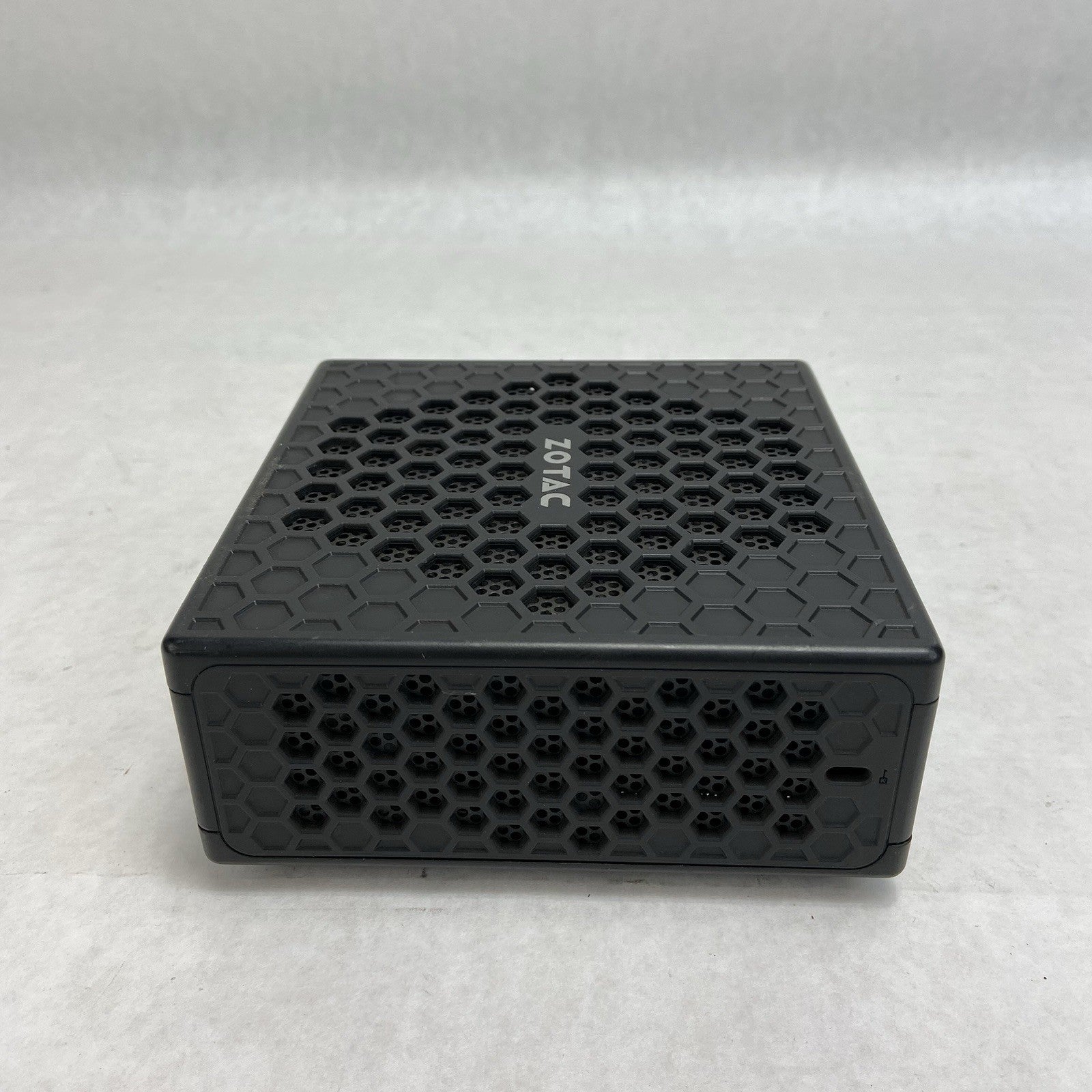 ZOTAC Zbox-C1323NANO Mini PC Intel Celeron N3150 1.6GHz 8GB RAM No AC/HDD/OS2