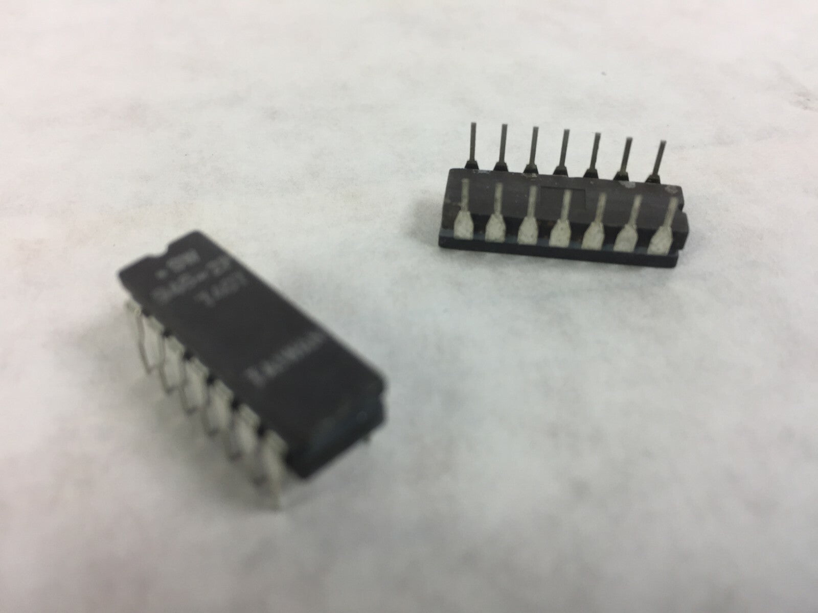 SW 946-2P Stewart Warner  14 Pin  Lot of 24