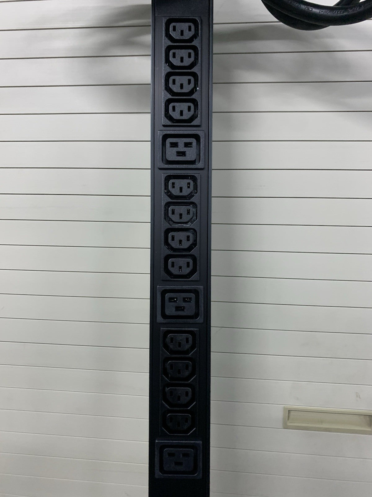 Tripp Lite PDUMV30HV 30 Outlet Black Metered Power Distribution Unit Strip3