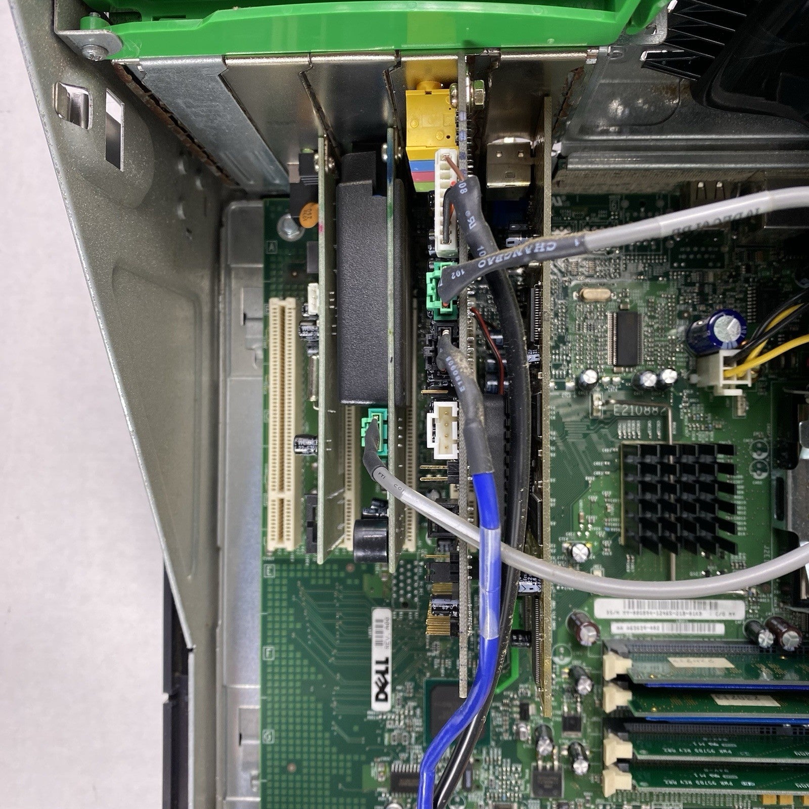 Dell Dimension 8200 MT Pentium 4 1.80GHz 256MB RAM No HDD No OS