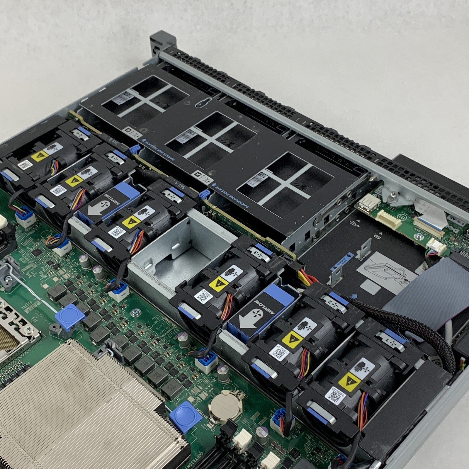 Dell PowerEdge R610 Server 1x Xeon E5520 2.27 GHz 16 GB RAM No HDD No OS