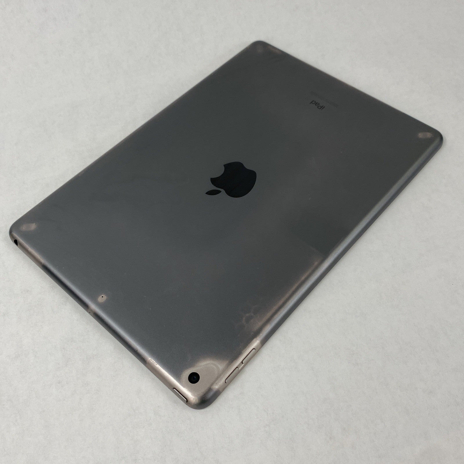 Apple iPad 7th Gen A2197 128GB 10.2" Wi-Fi Space Gray IOS 18.7.815