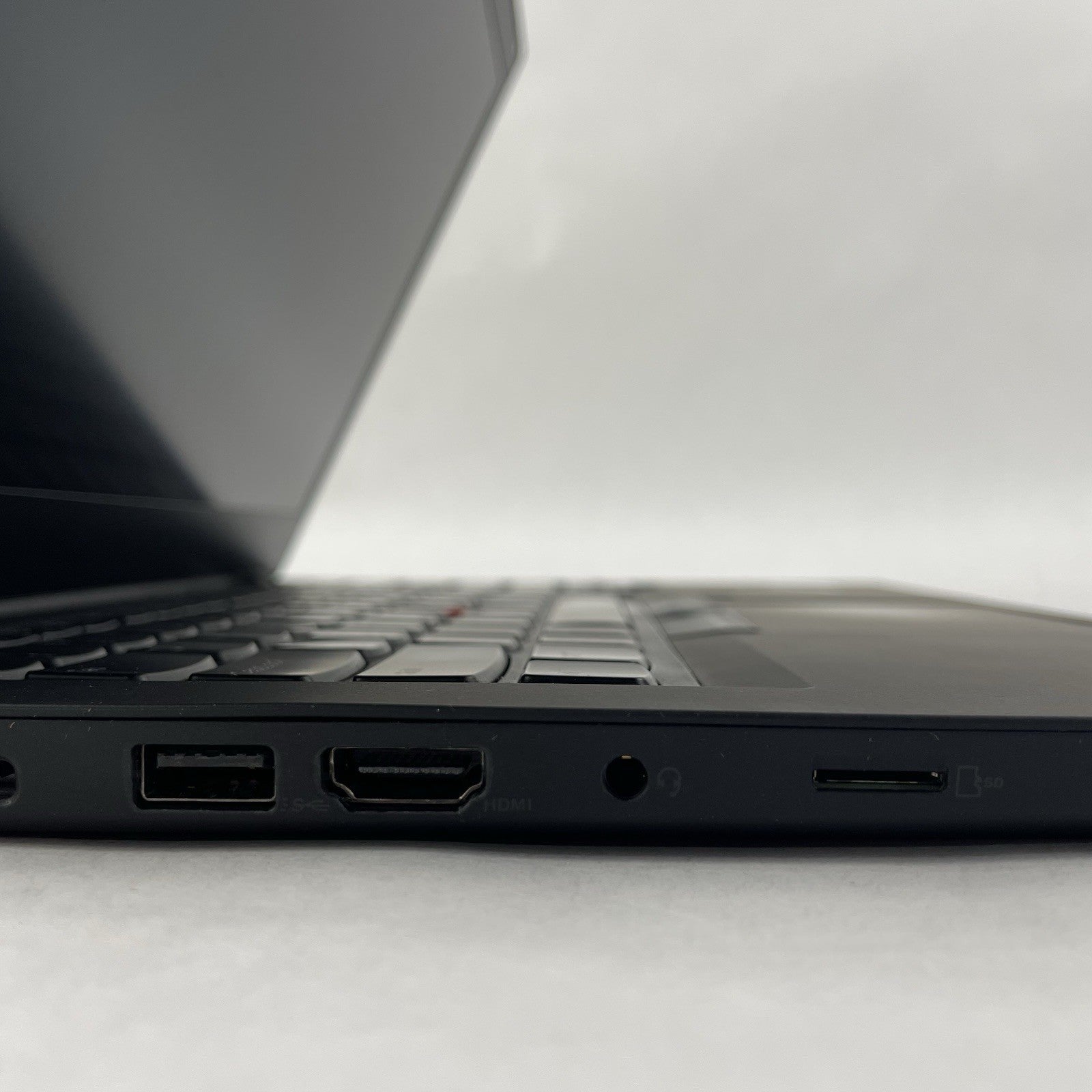 Lenovo ThinkPad T490 14" i5-8365U 1.60 GHz 8 GB RAN No SSD/OS/AC - Chipped Palm6