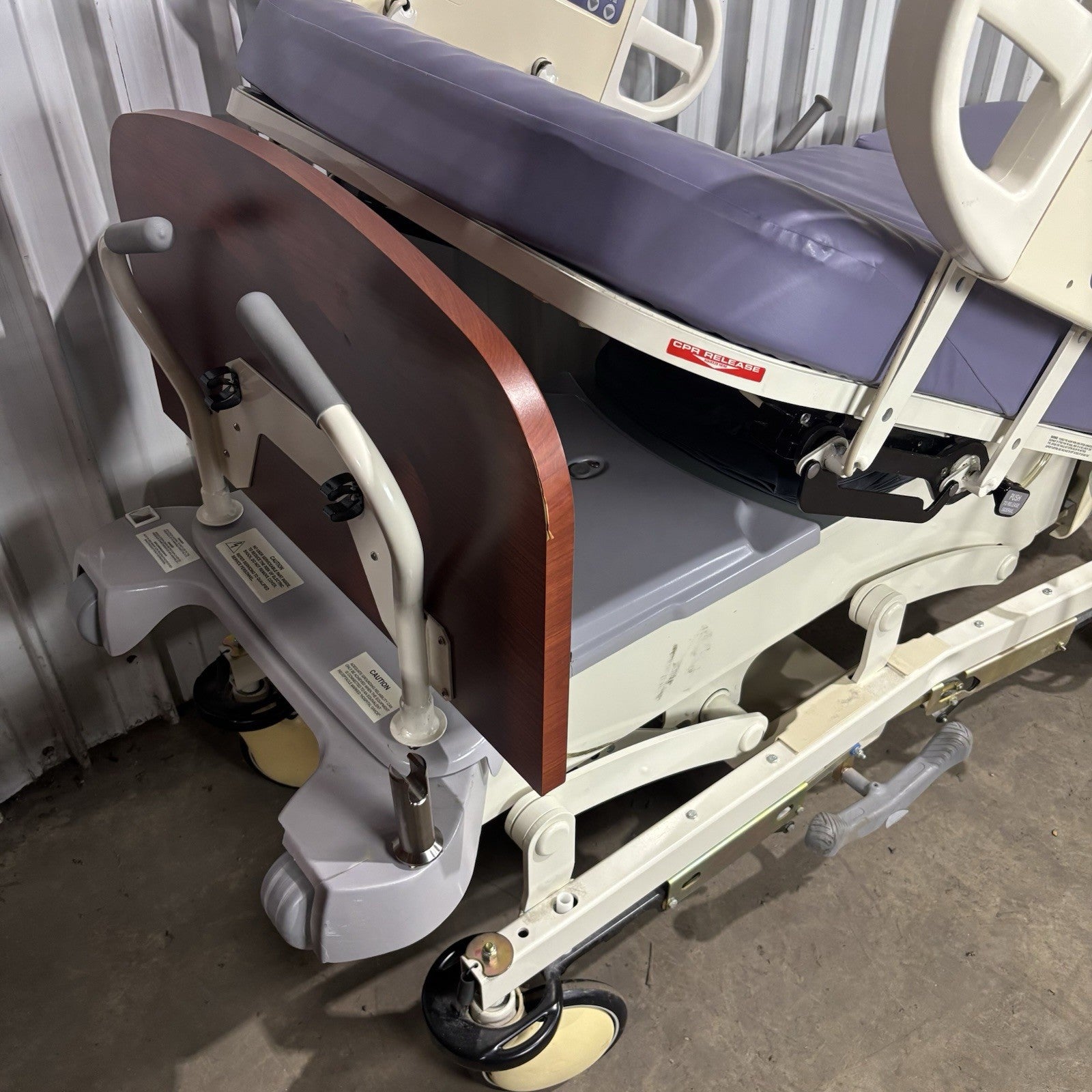 Stryker LD304 Birthing Bed Powers and Lifts Torso Hydraulic Stuck