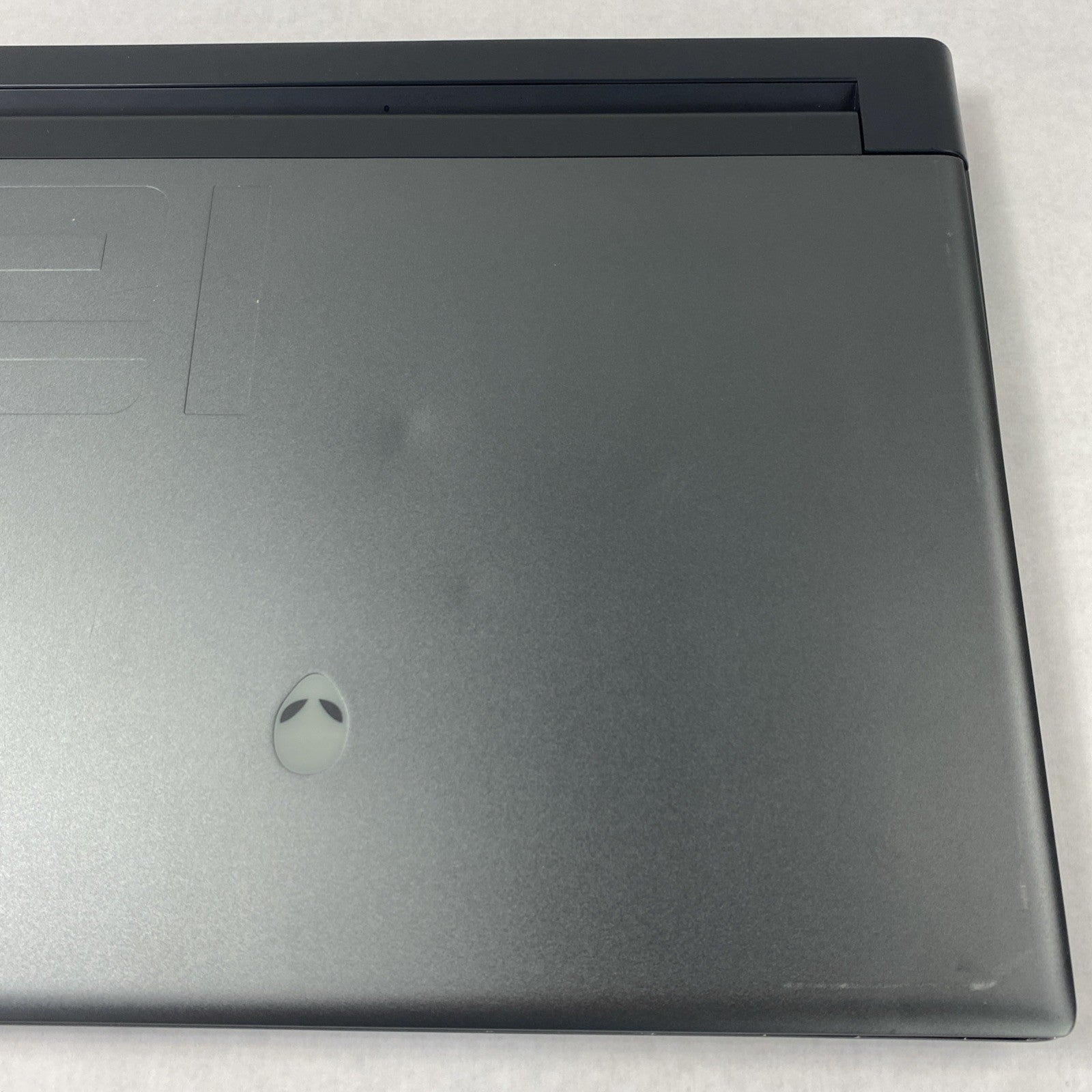 Alienware M16 R1 Core i9-13900HX 1.48 GHz 16 GB RAM RTX 4070 16" No HDD No OS