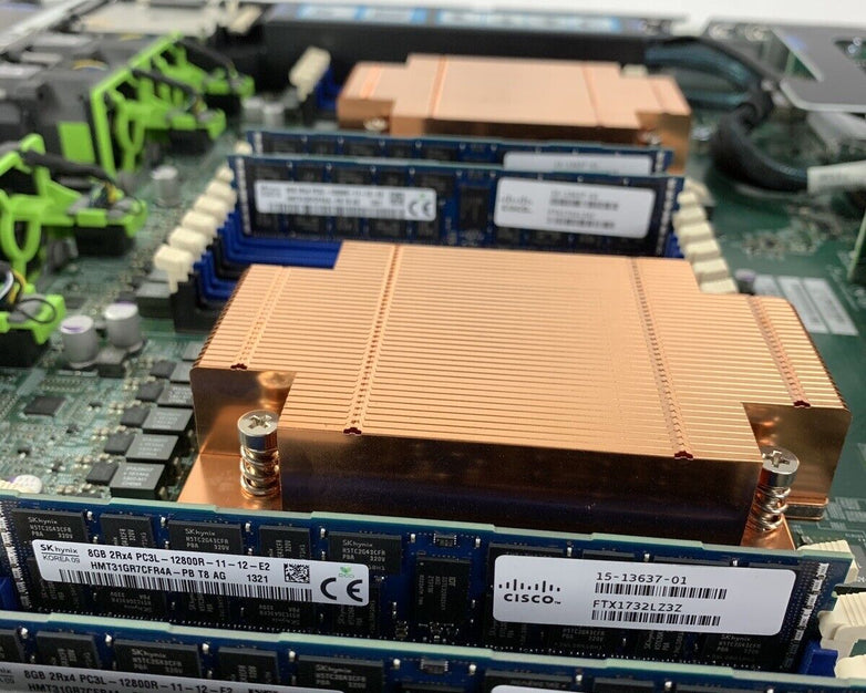 Cisco UCSC-C220-M3S V01 Xeon E5-2609 2.40 GHz  32 GB RAM No OS No HDD
