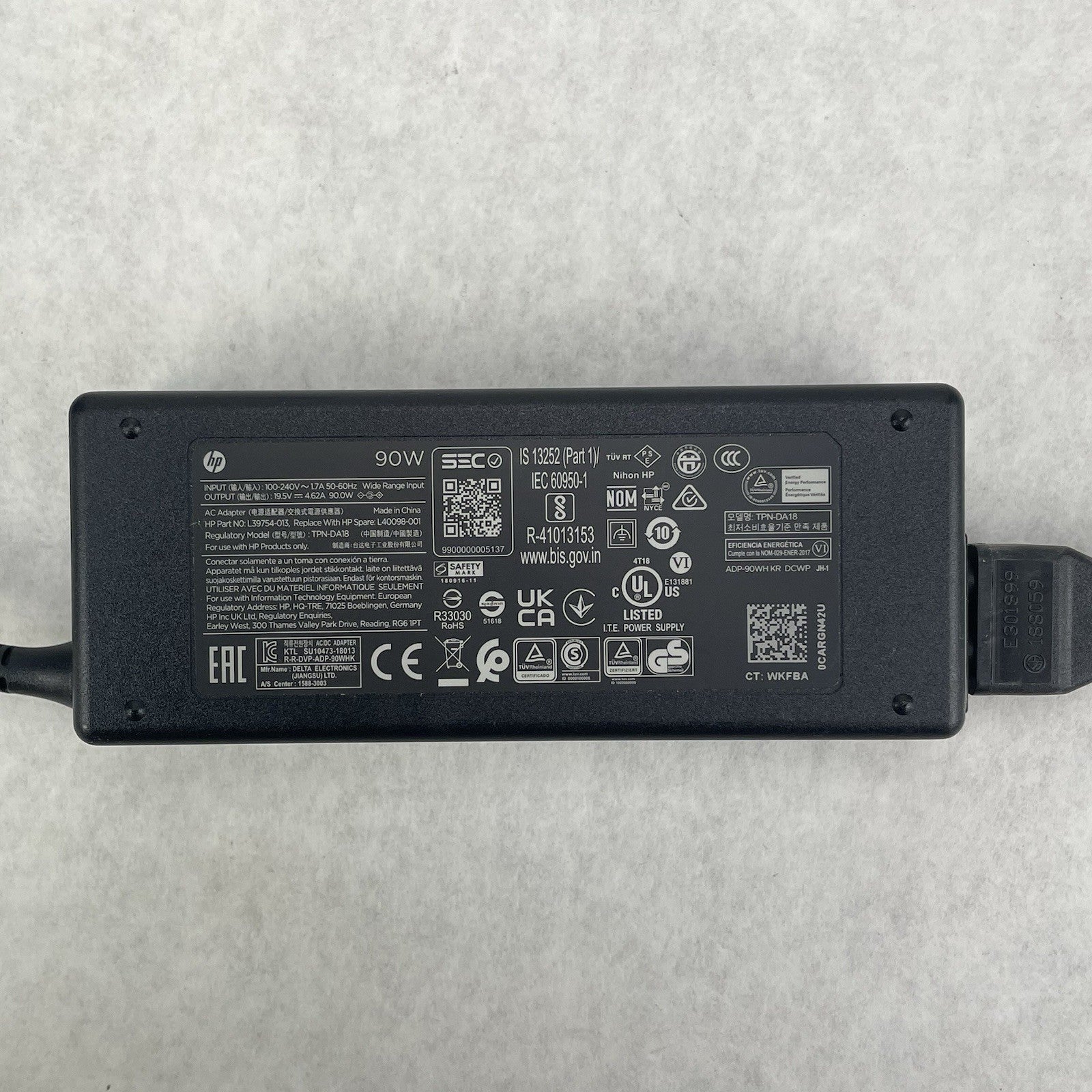 HP AC Adapter TPN-DA18 100-240V 1.7A 50-60HZ Lot of 104