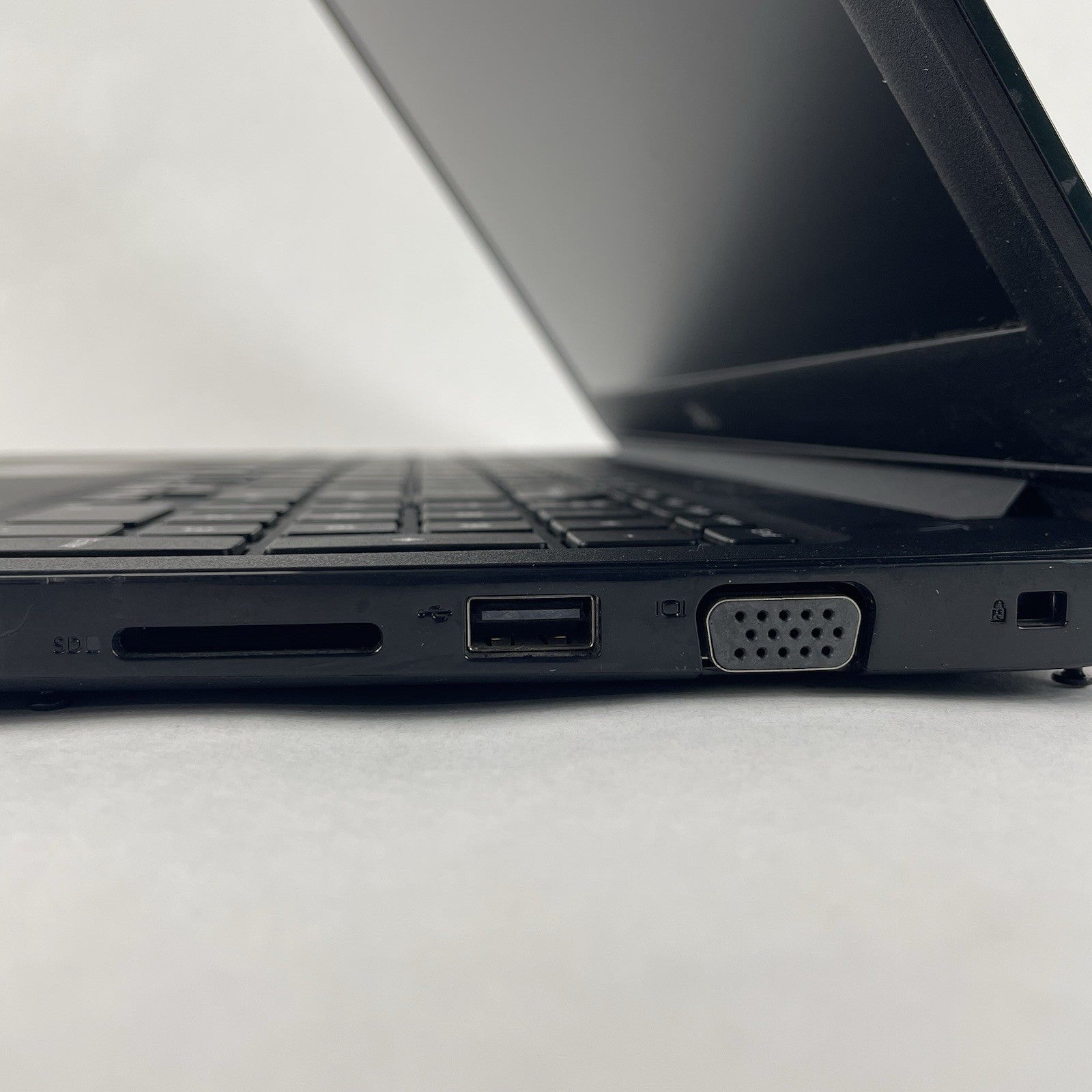 Dell Latitude 3500 15.6" i5-8265U 1.60 GHz 8 GB RAM No SSD/OS/AC8