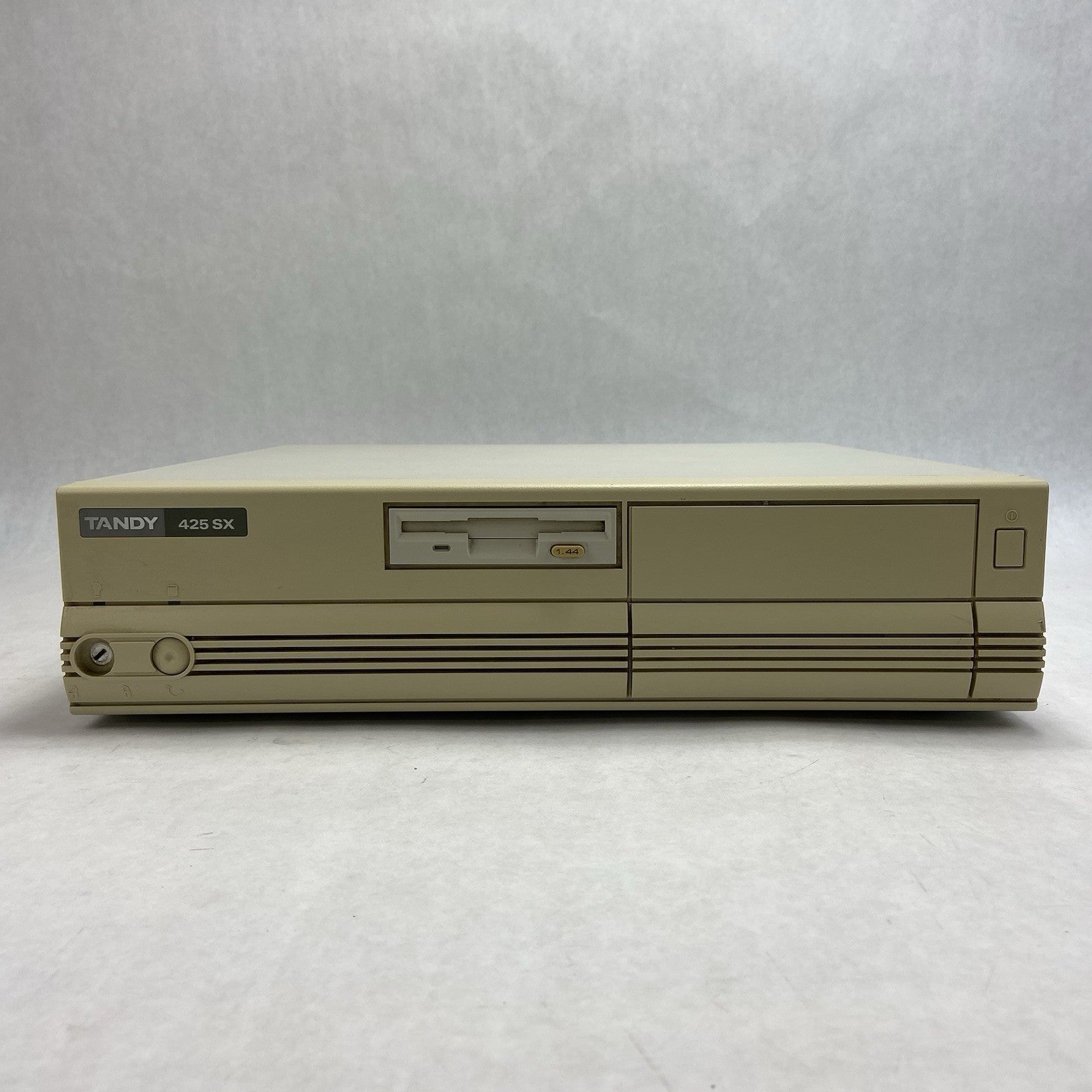 Tandy 425 SX DT Intel 80486SX + 487SX 25MHz 8MB RAM No HDD No OS Bad Batt Tested1