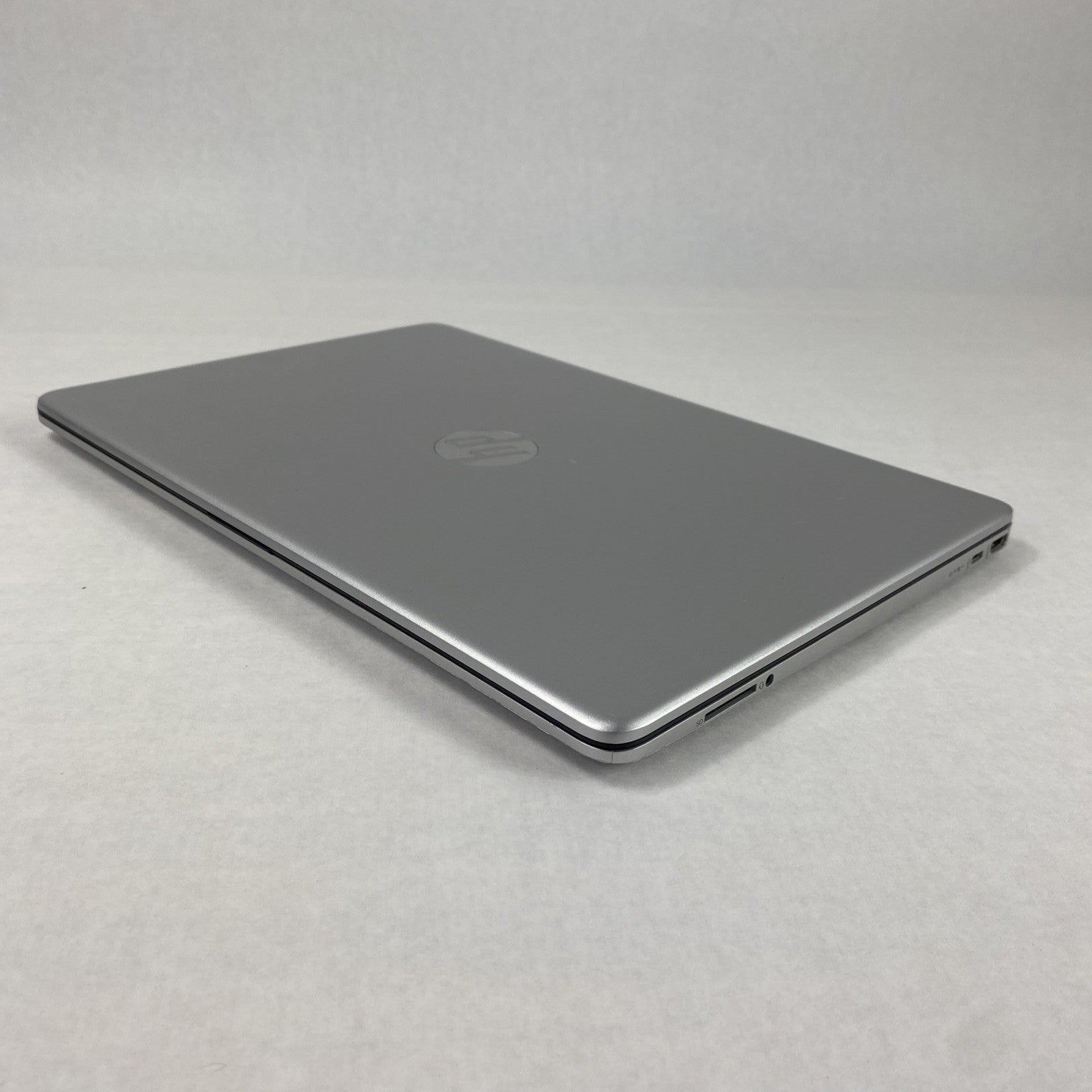 HP Laptop 15-ef2013dx AMD Ryzen 5 5500U 2.1GHz 16GB RAM 15.6" No HDD No OS