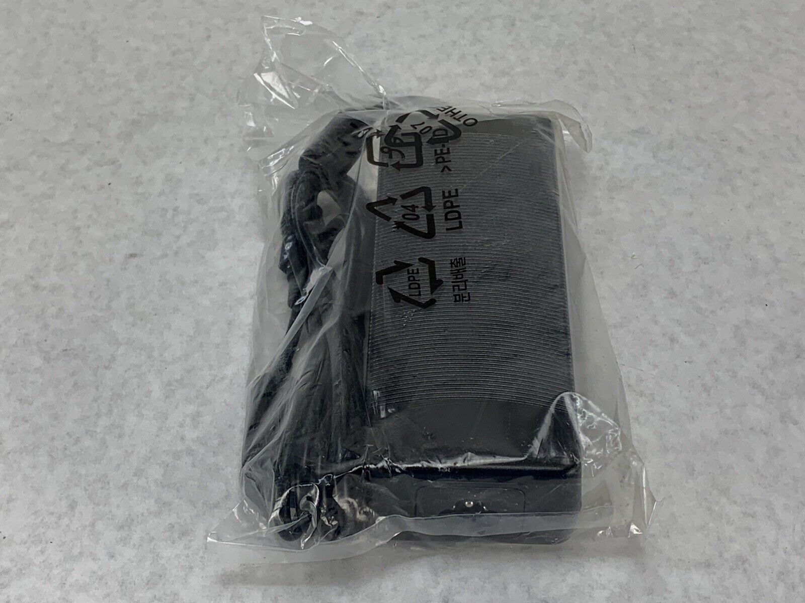 HIPRO HP-OW120F13 AC Adapter Input:100-240V ~2A 50-60Hz Output:18.5V 6.5A 120W