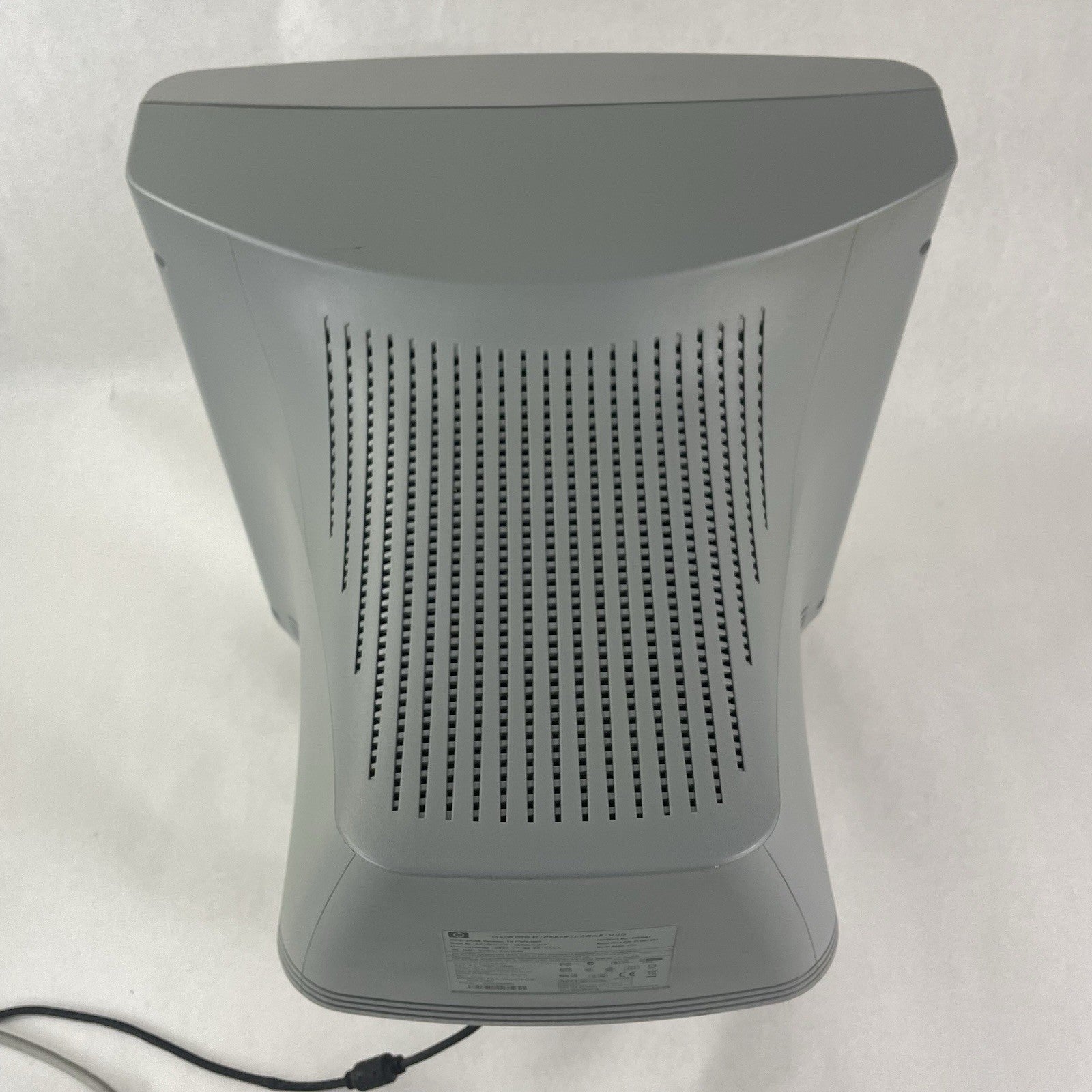 HP v75 Monitor 17" Retro CRT TV Monitor with Stand8