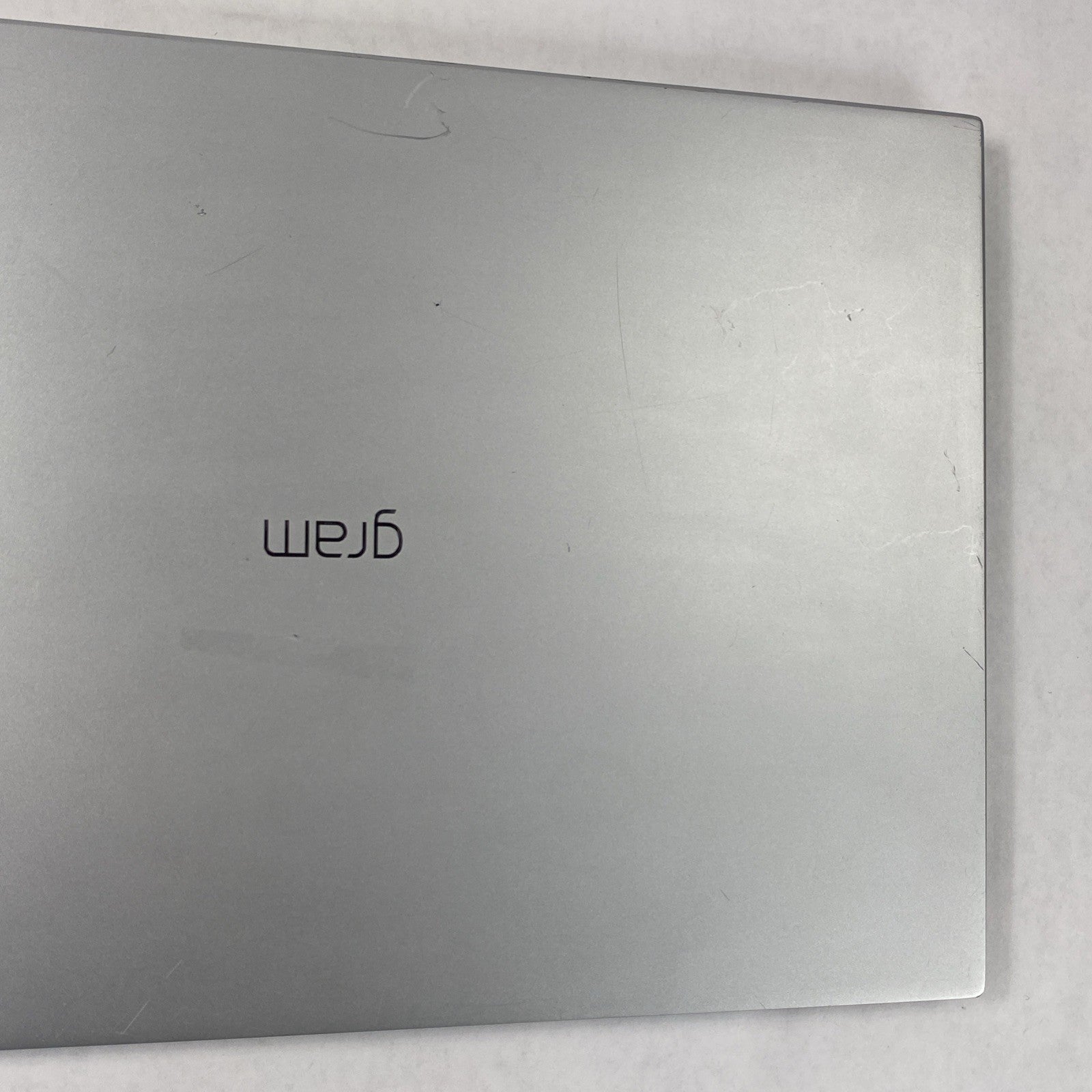 LG Gram 17Z90P-N.APS5U1 Intel Core i7-1165G7 2.80 GHz 16 GB RAM 17" No SSD No OS