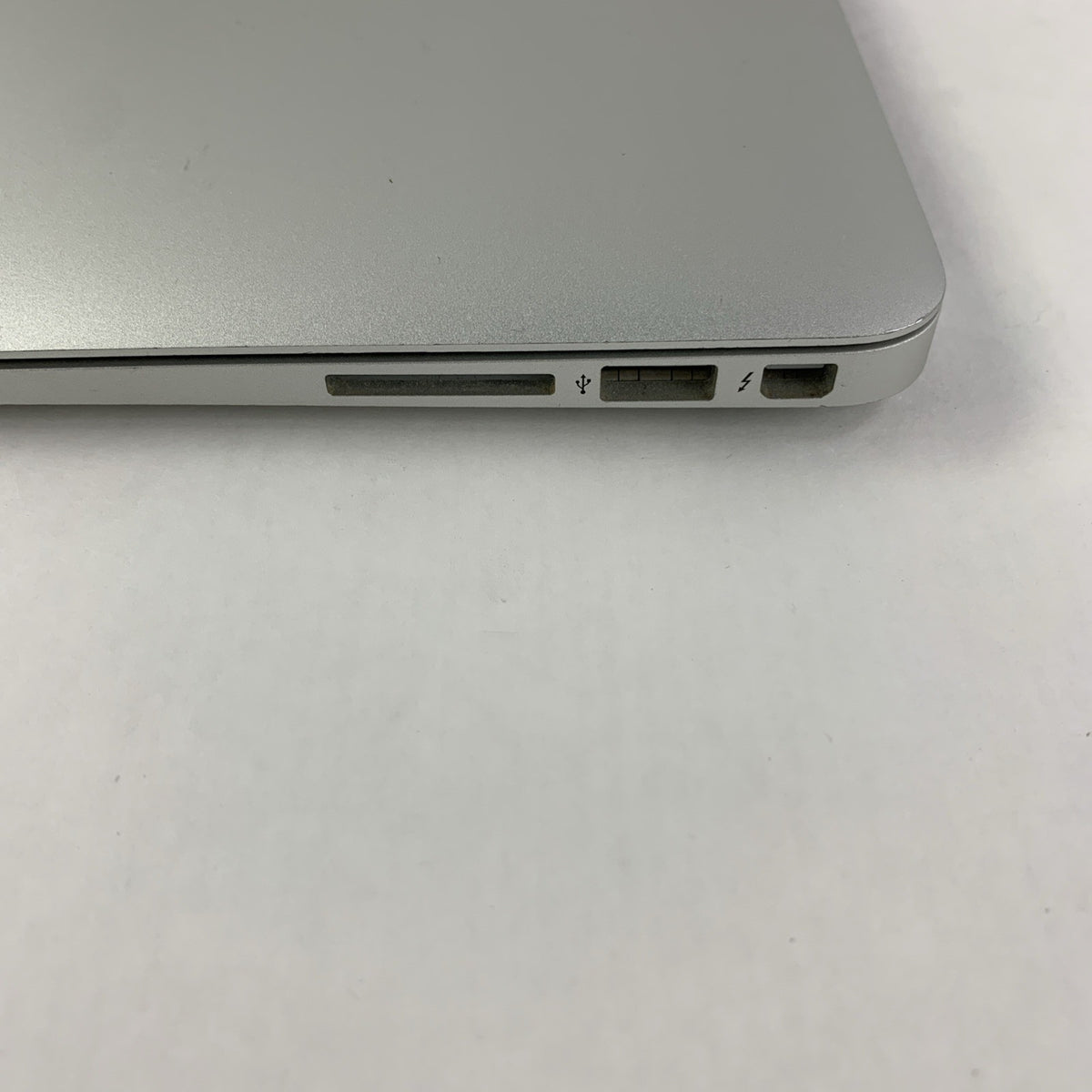 Apple Macbook Air A1466 2017 13.3" 1.8GHz i5 8GB RAM 121GB SSD OS Monterey 12.67