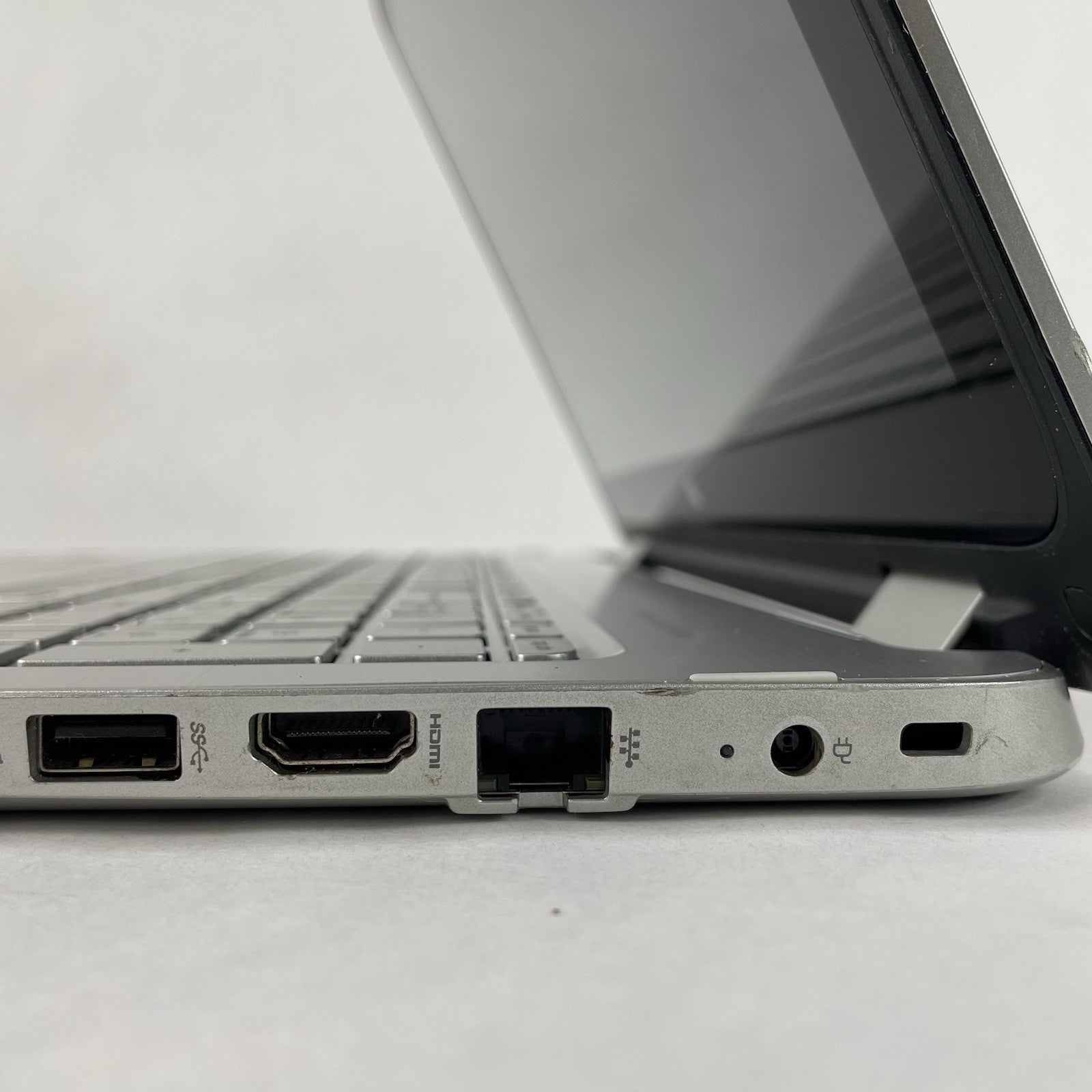 HP ENVY 15-u473cl 15.6" i5-6200U 2.30 GHz 12 GB RAM No SSD/OS/AC8