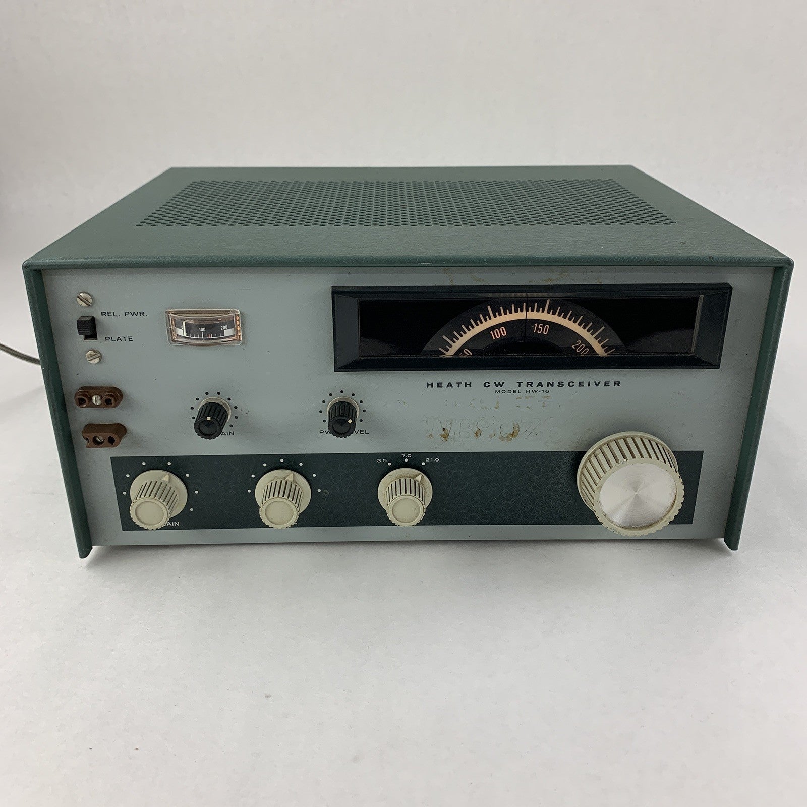 Heathkit HW-16 CW Transceiver  Powers On