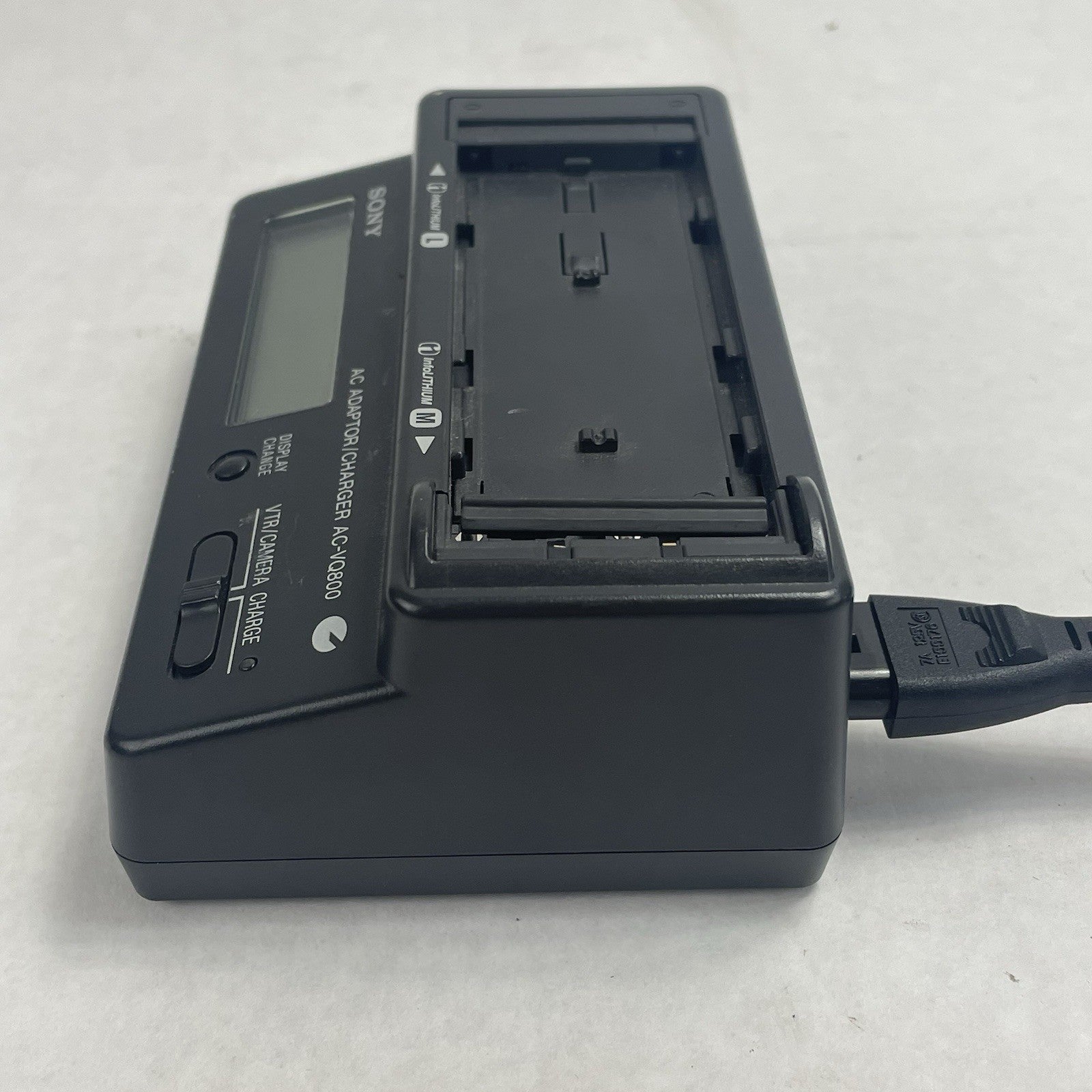 Sony Power Adapter and Charger for L/M Series Batteries (AC-VQ800)4