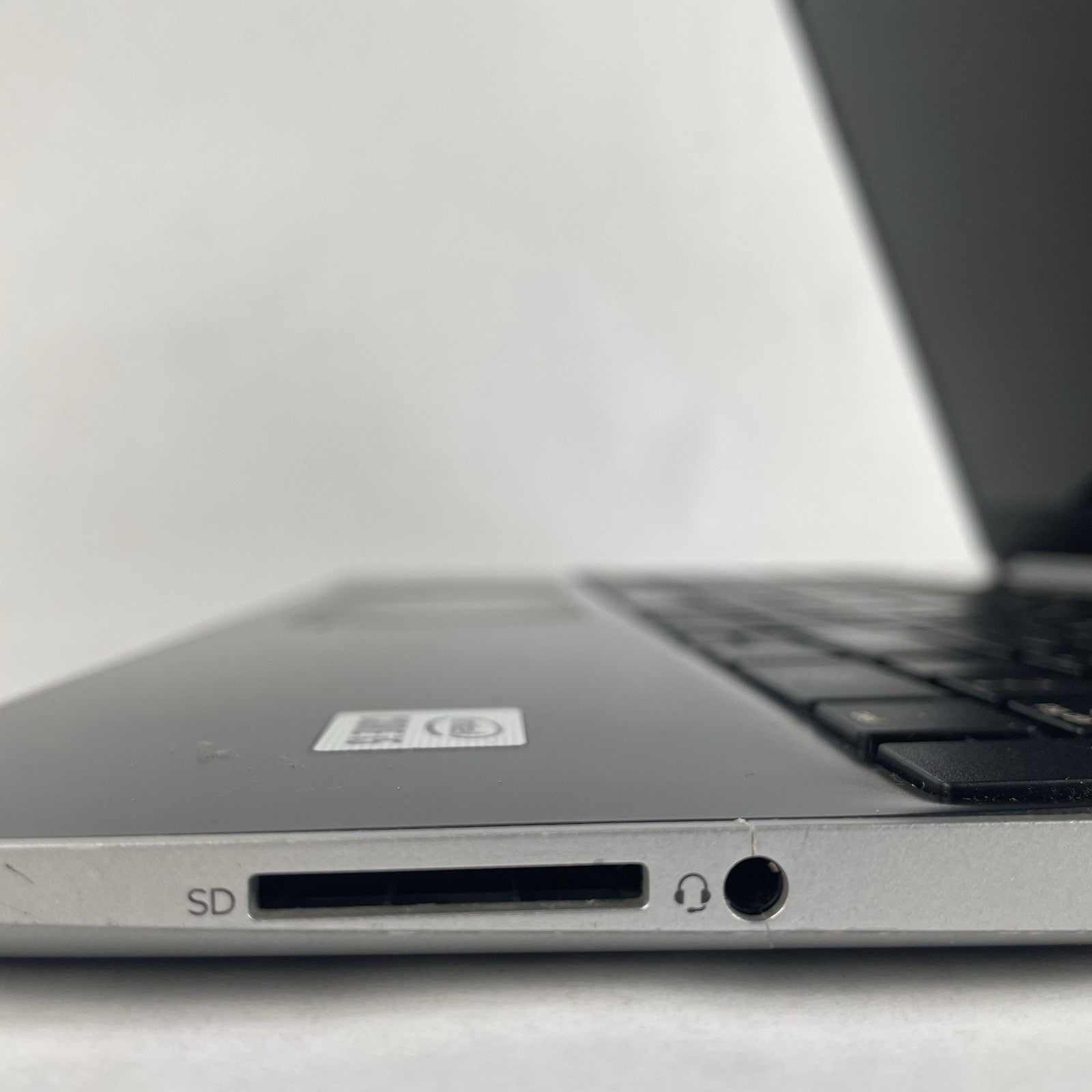 HP 15-dy1051WM 15.6" i5-1035G1 1.00 GHz 8 GB RAM No SSD/OS/AC - Bad Bottom9