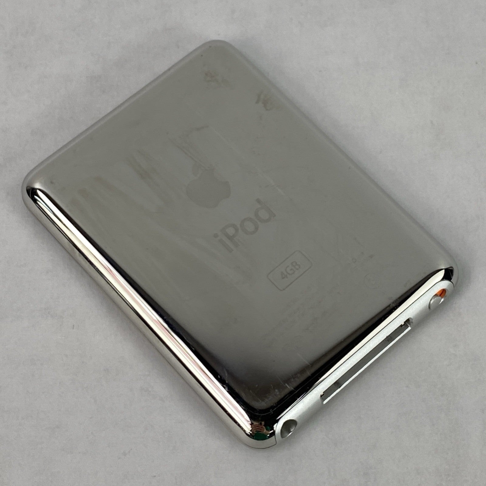 Apple iPod Nano 3rd Gen A1236 4GB Silver v1.1.38