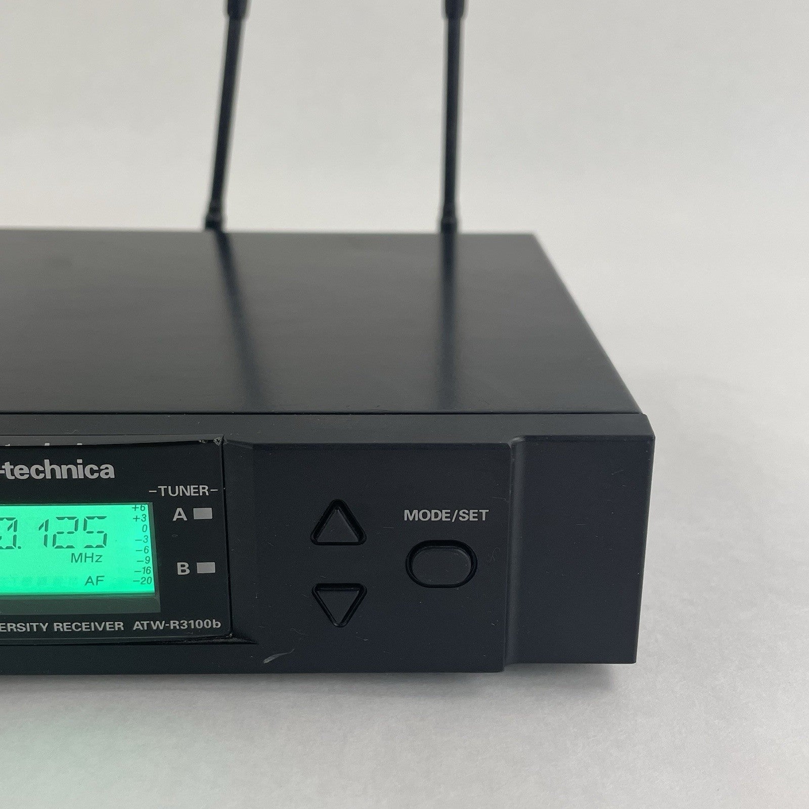 Audio-Technica ATW-R3100BD Freq: 655-680MHz4