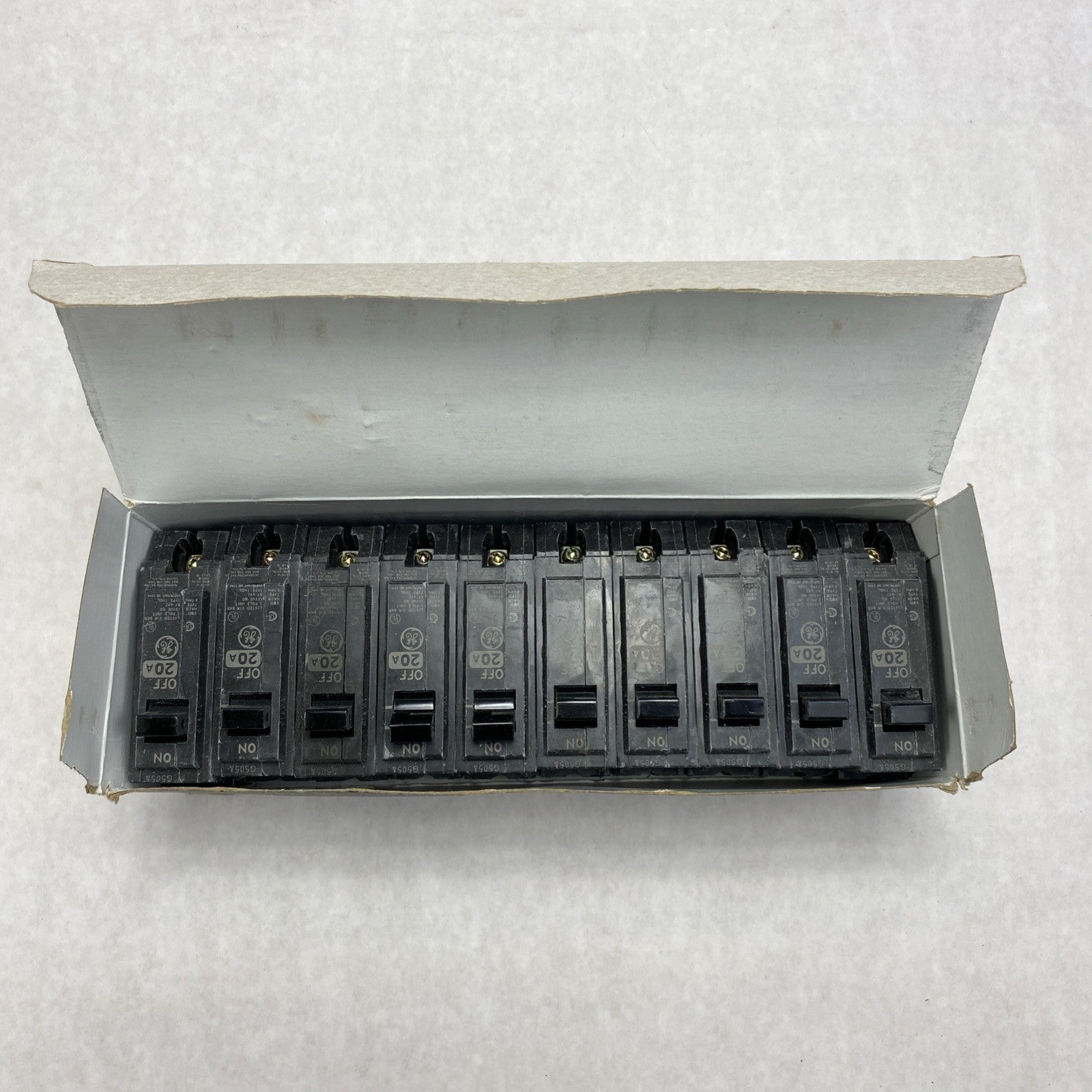 General Electric Model C THQL1120 20A Plug In Circuit Breaker Box Of 104