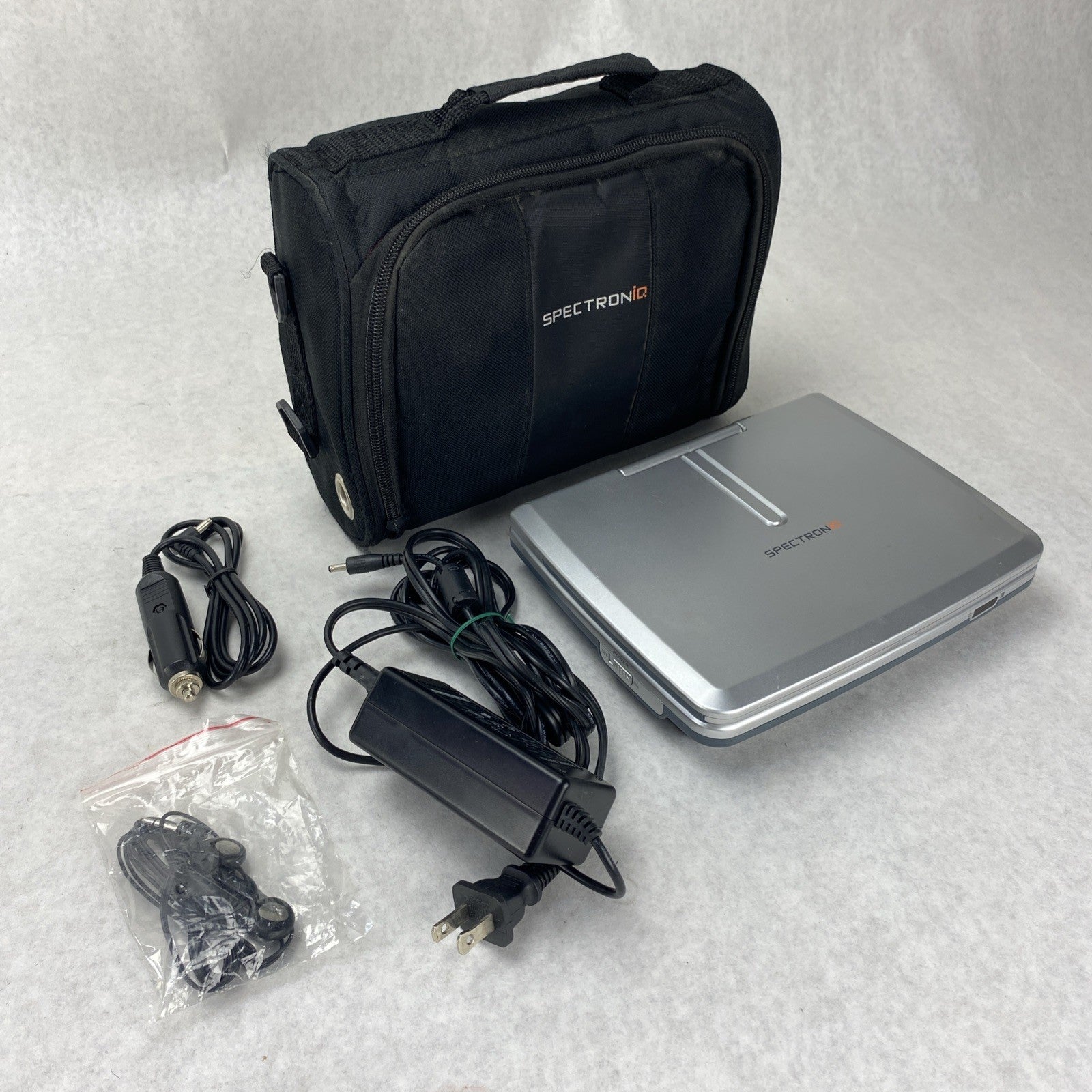 SpectroniQ PDV-700 Portable DVD Player 7" LCD With Travel Case - No Battery0