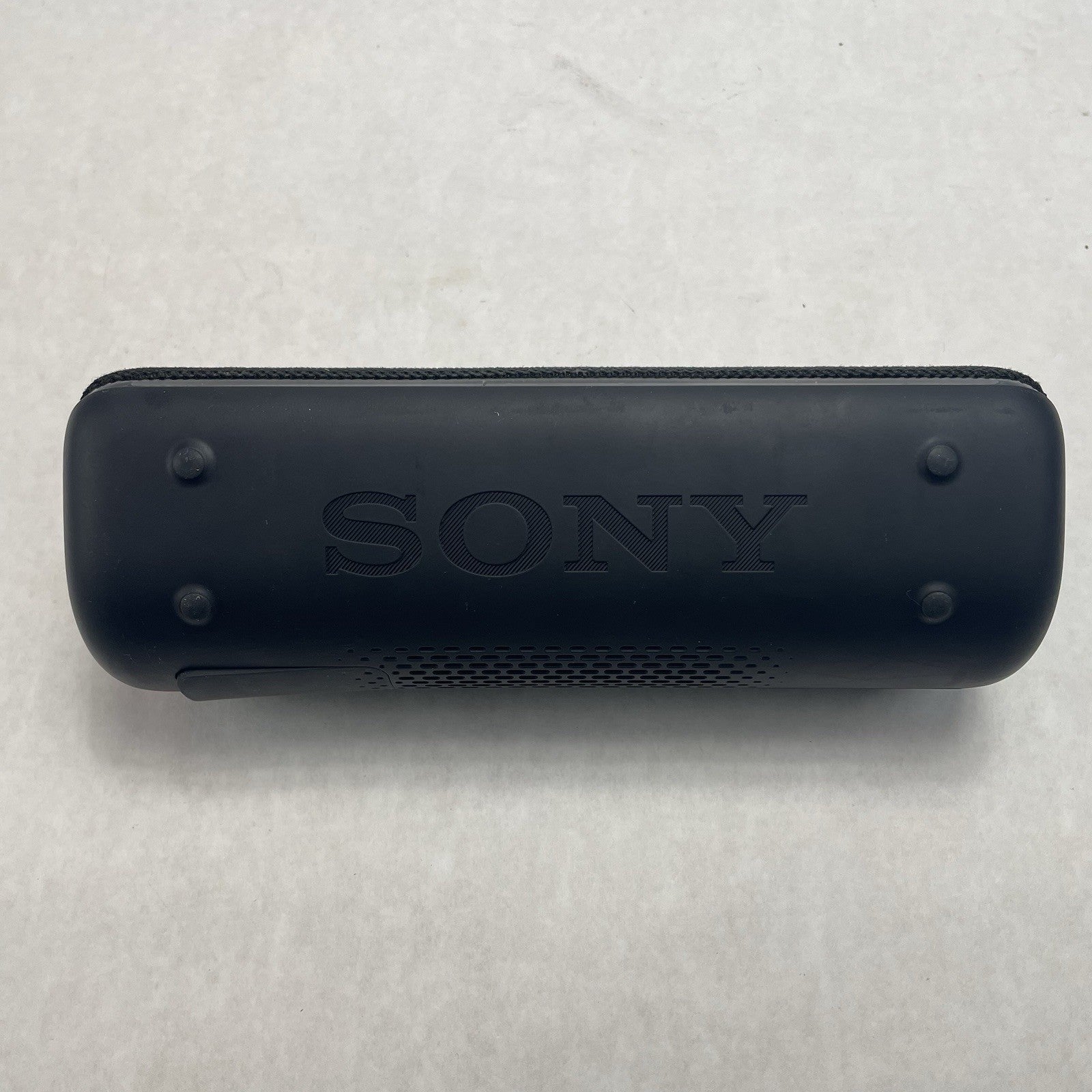 Sony SRS-XB32 Tested No Charging Cable8