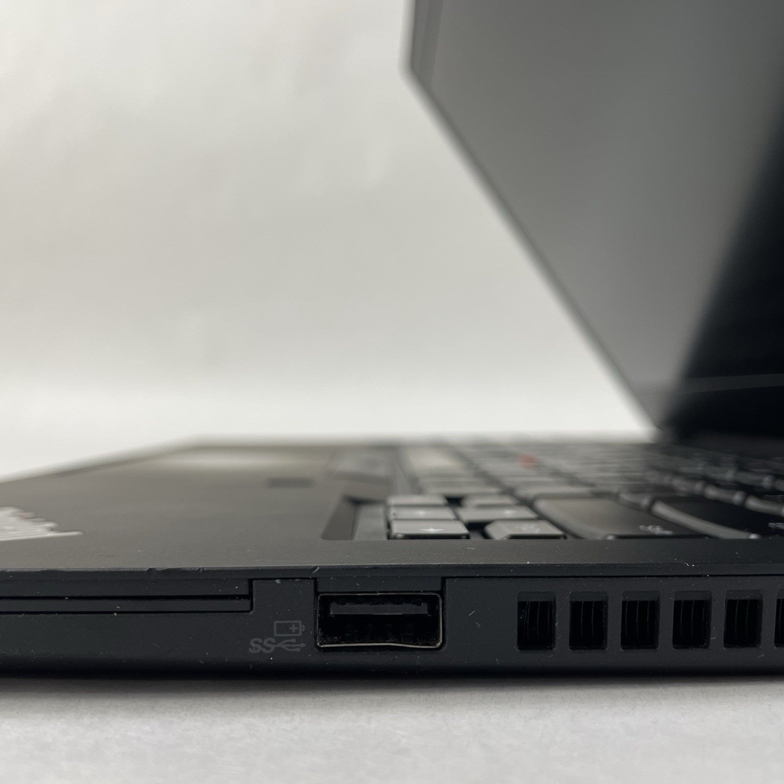 Lenovo ThinkPad T490 14" i5-8365U 1.60 GHz 8 GB RAM No SSD/OS/AC - Bad Hinge9
