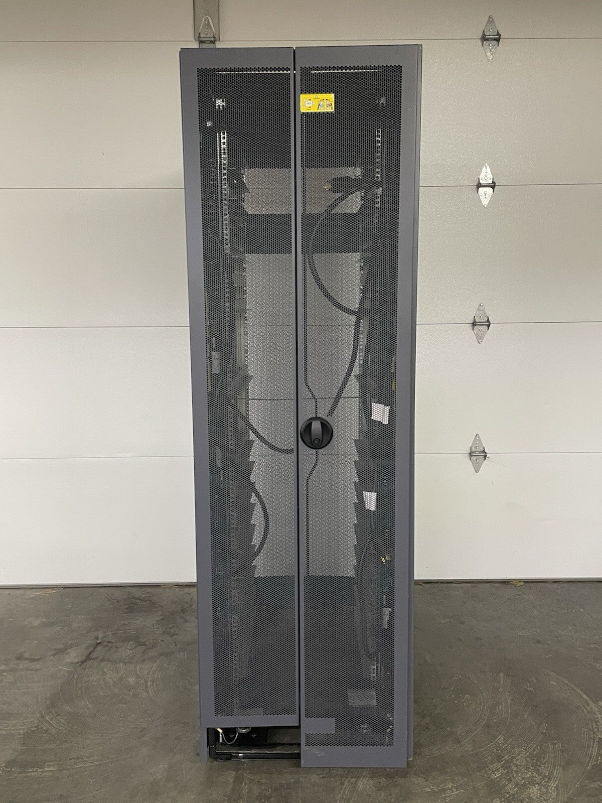 NETAPP NAC-0501 Server Rack Cabinet Unlocked With Keys