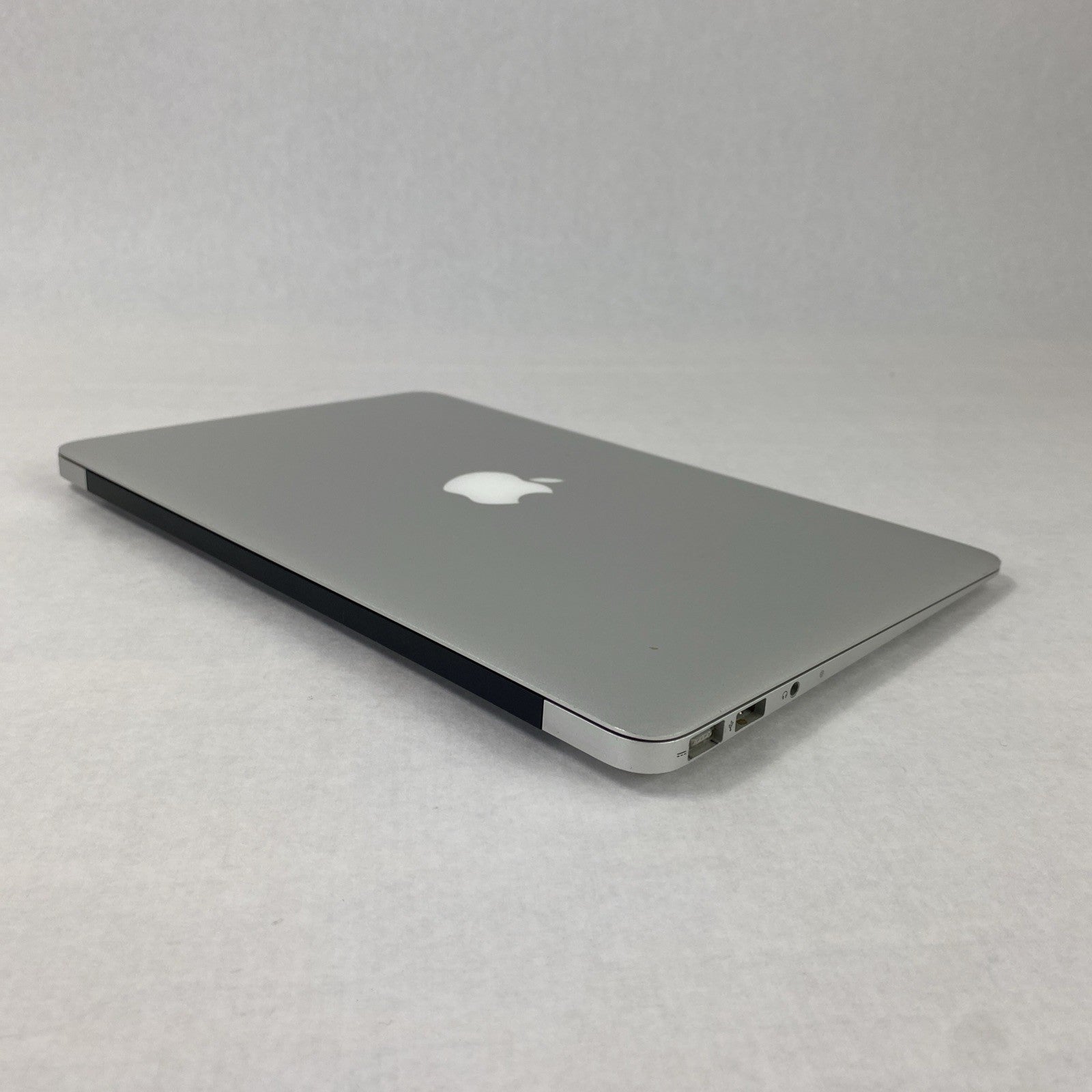 Apple MacBook Air A1370 2010 11" 1.4GHz Core 2 Duo 4GB RAM 60GB SSD os10.7.5