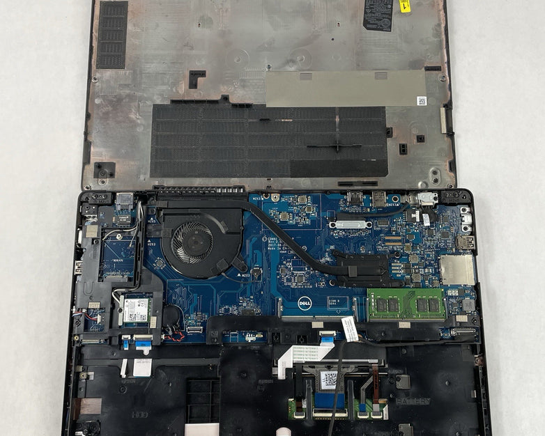 Dell Latitude 5580 15.6" i5-7300U 2.6 GHz 8 GB RAM No SSD/OS/AC - Bad Back Edge
