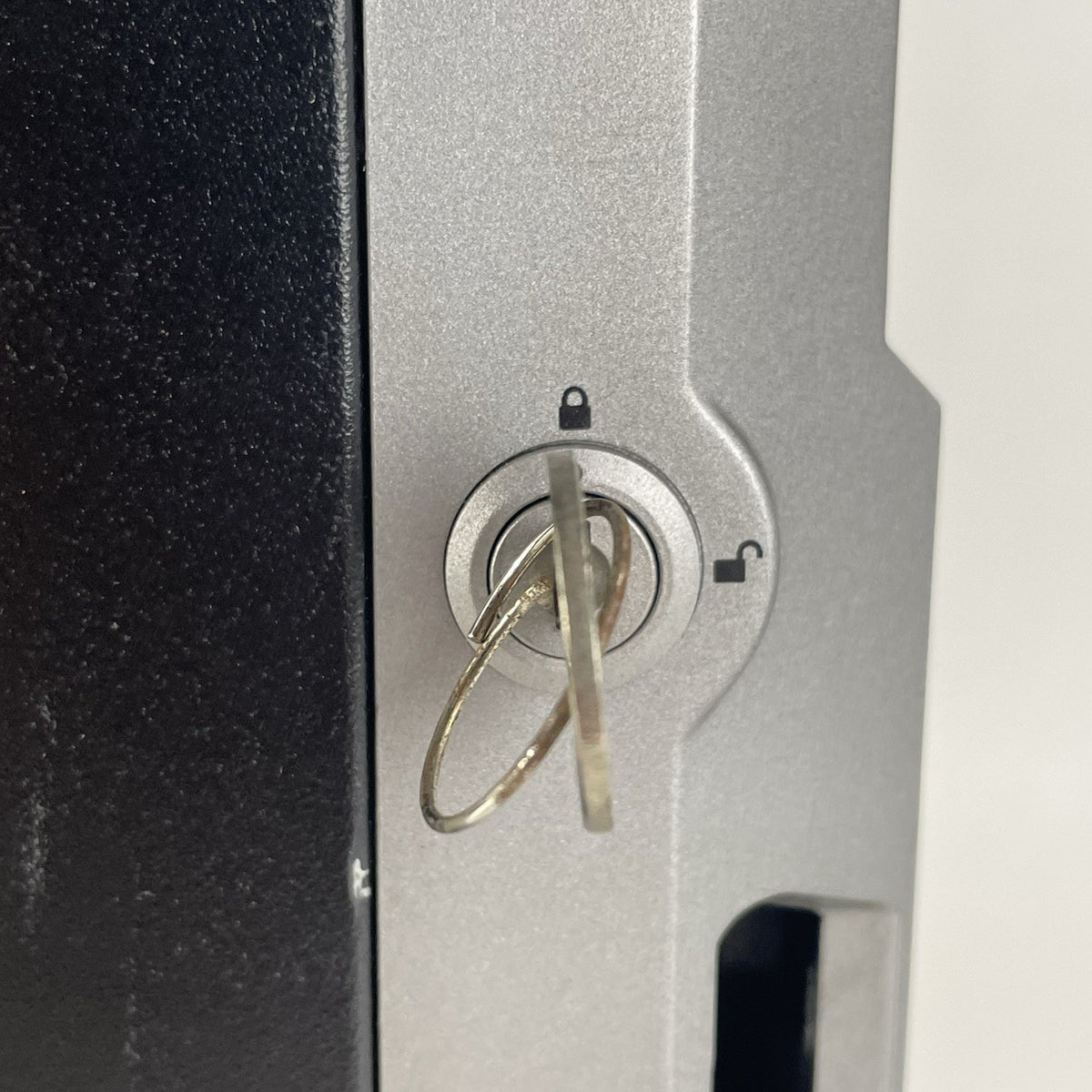 HP ProLiant ML310e Gen8 v2  Case Only - Untested5