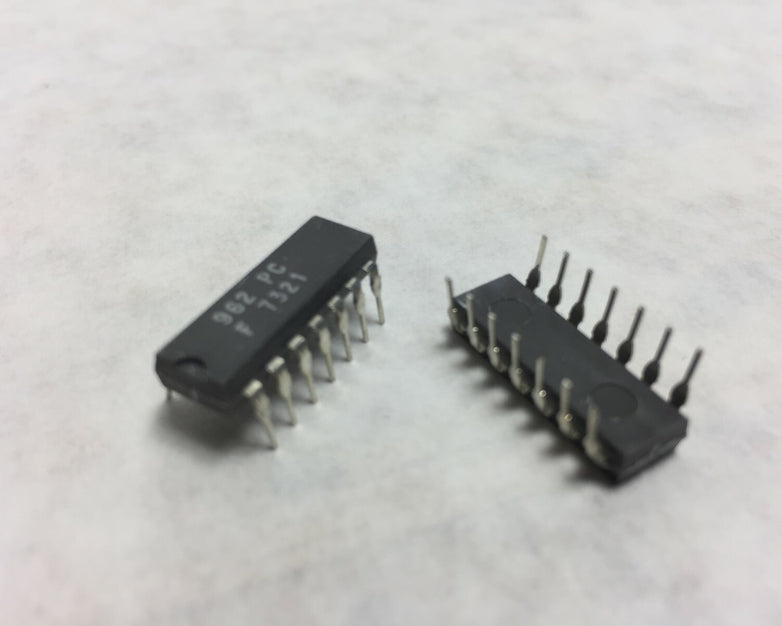 Fairchild 962 PC Integrated Circuit  Lot of 7 NOS